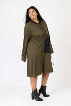  Pomme Rouge Kleid in gerader Form, aus Viskose, C6635, Khaki-Schwarz, Muster, Schick