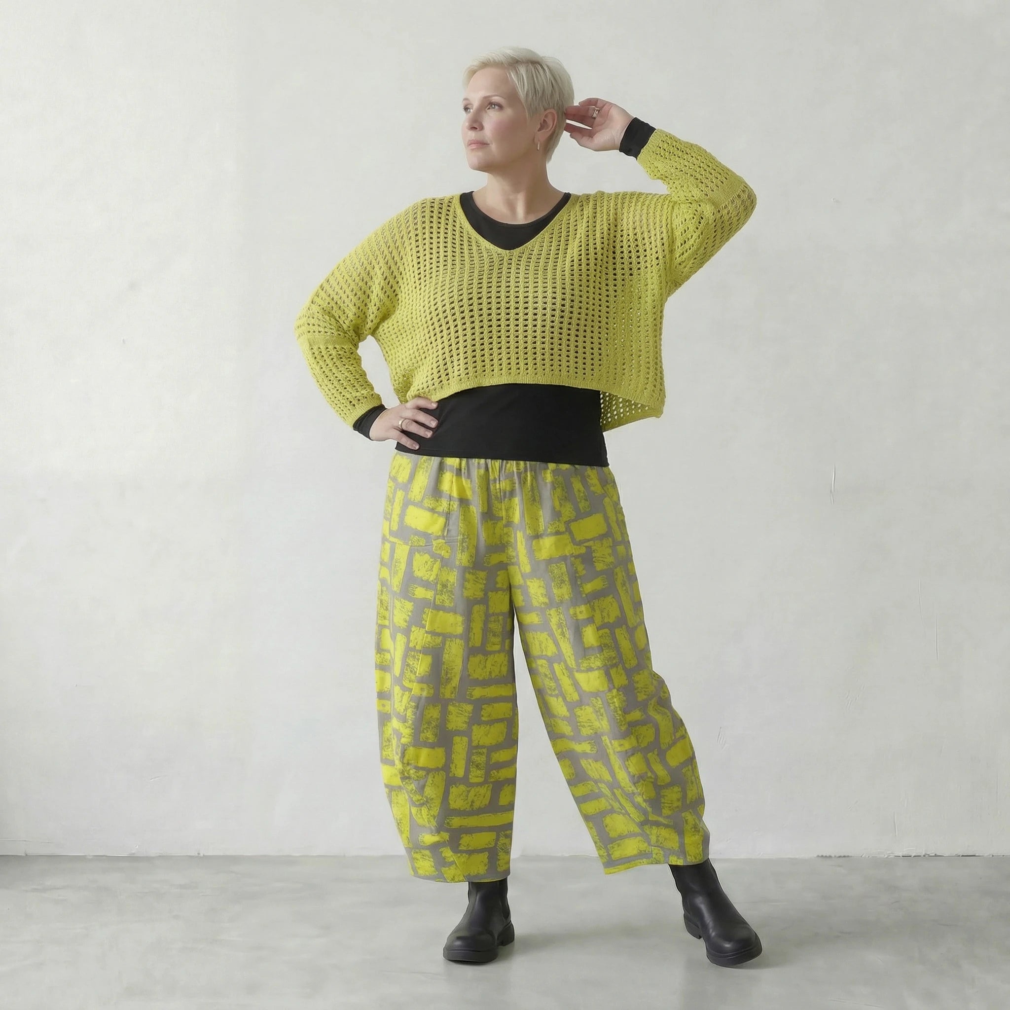 Zeitloser Lagenlook Überwurf aus feinem Strick im ausgefallenen Oversize Design, luftig und leicht, Lime