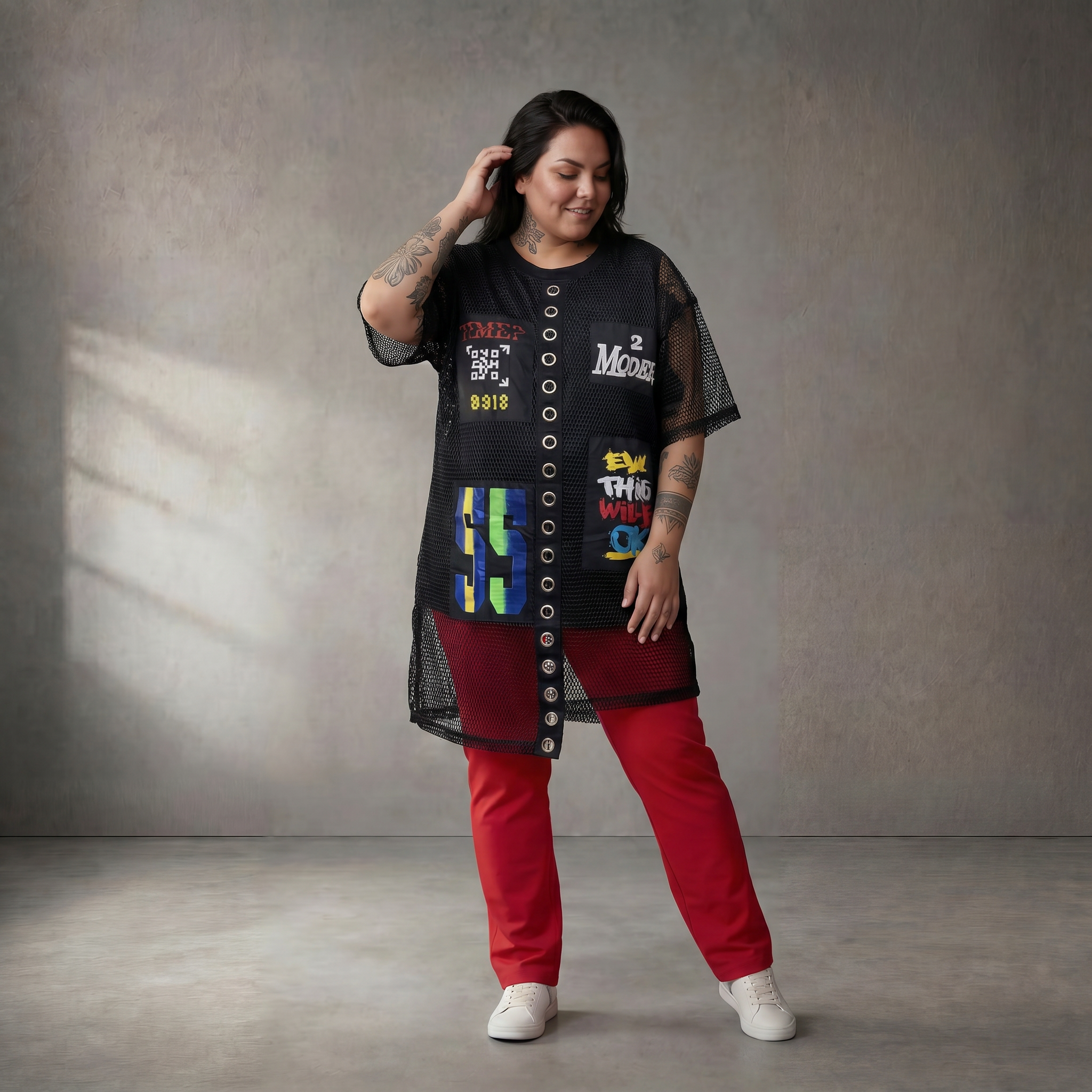 Netzshirt Schwarz im Lagenlook Oversize leger mit Oesenband Detail modisch sehr zeitlos