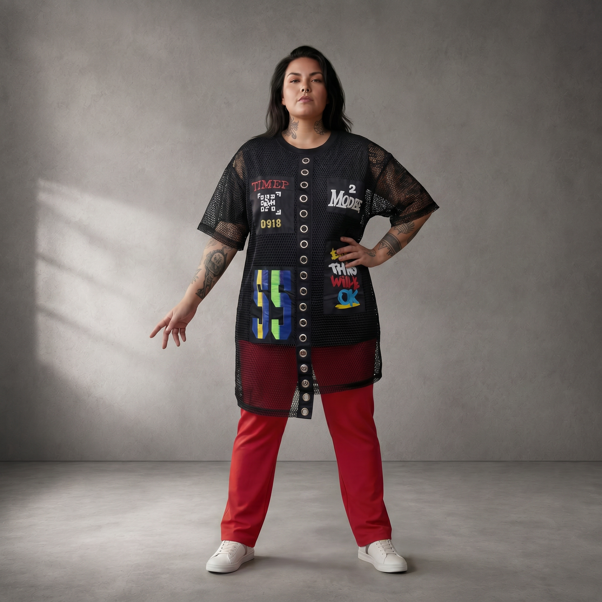 Netzshirt Schwarz im Lagenlook Oversize leger mit Oesenband Detail modisch sehr zeitlos
