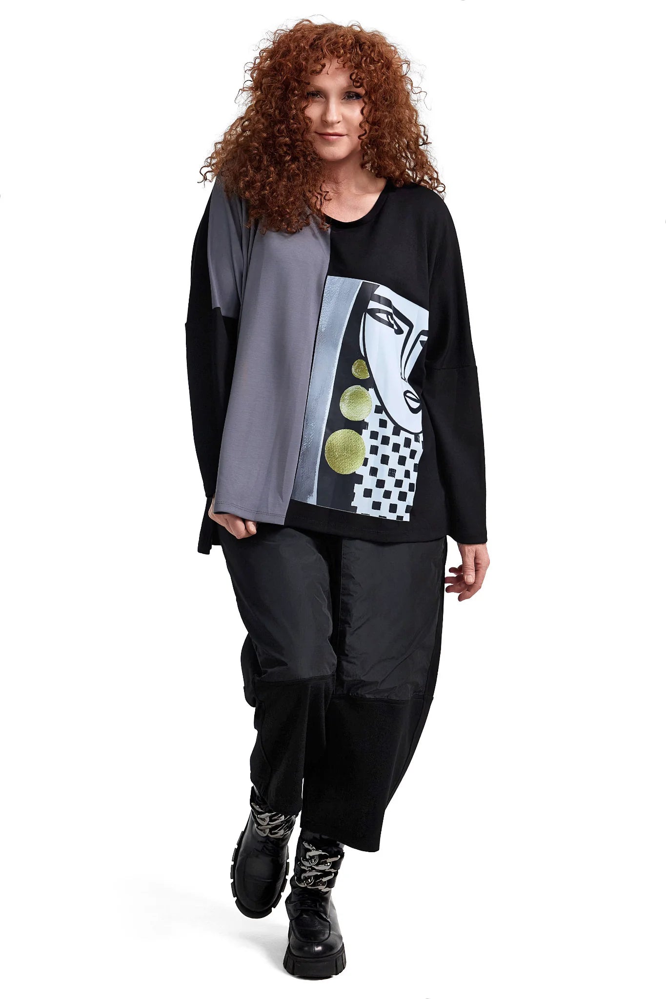  Kastiges Shirt mit langem Arm und Art-Print – Bequeme Viskose für Curvy Mode-Fans