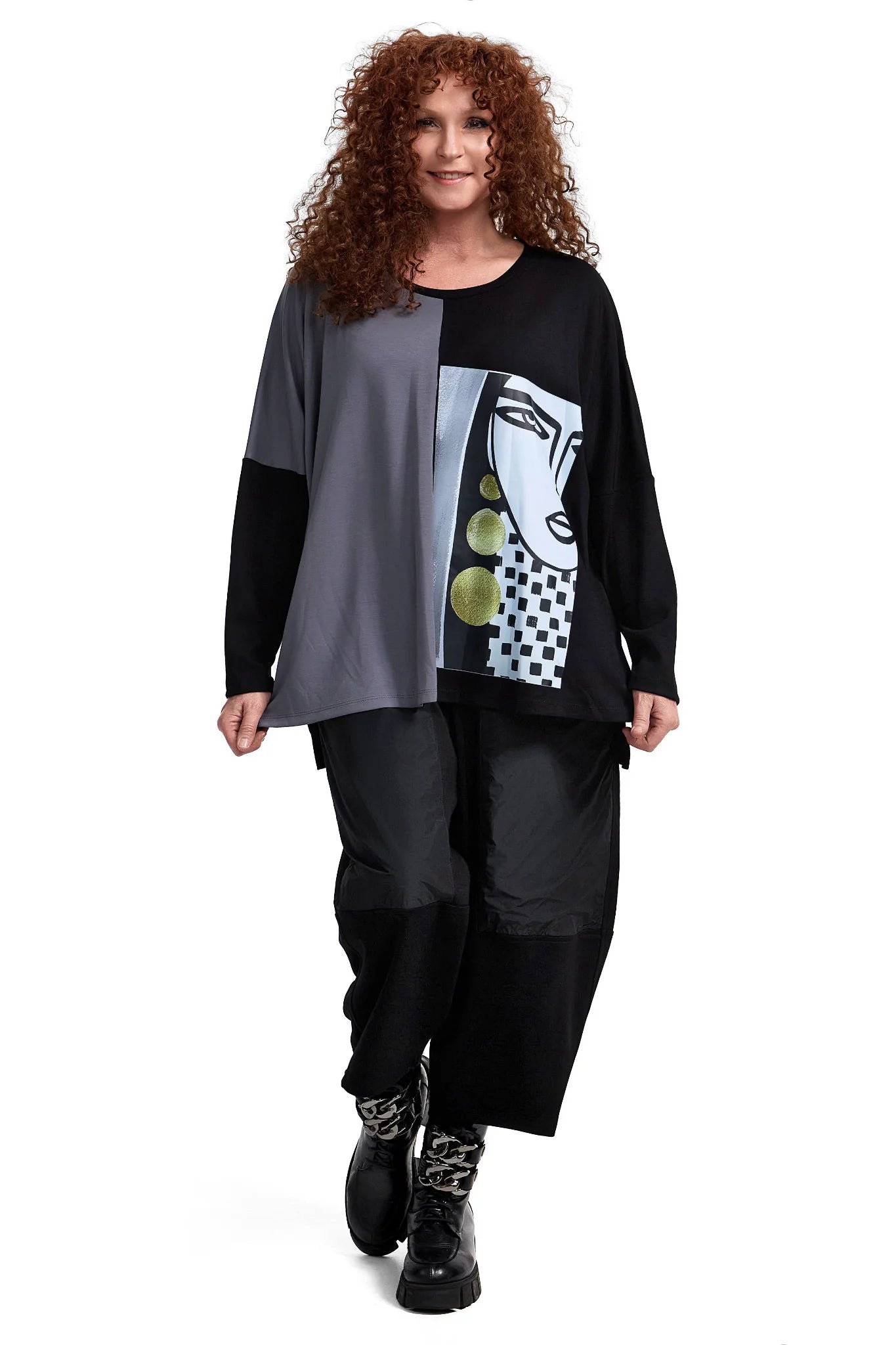  Kastiges Shirt mit langem Arm und Art-Print – Bequeme Viskose für Curvy Mode-Fans