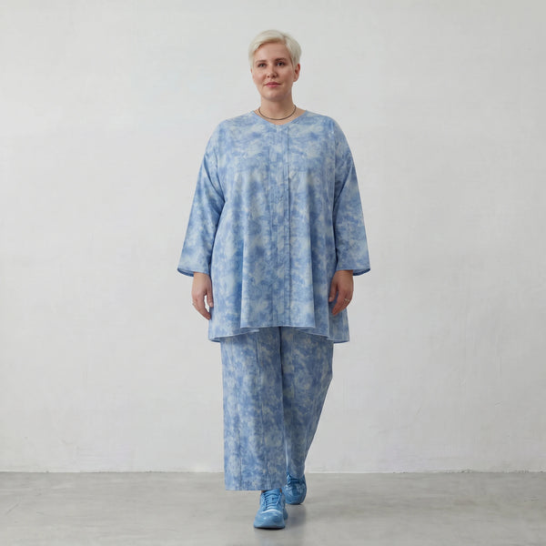 Luftig-leichte Lagenlook Hose aus feiner Baumwollpopeline mit weitem Schnitt und Batikmuster, Himmelblau