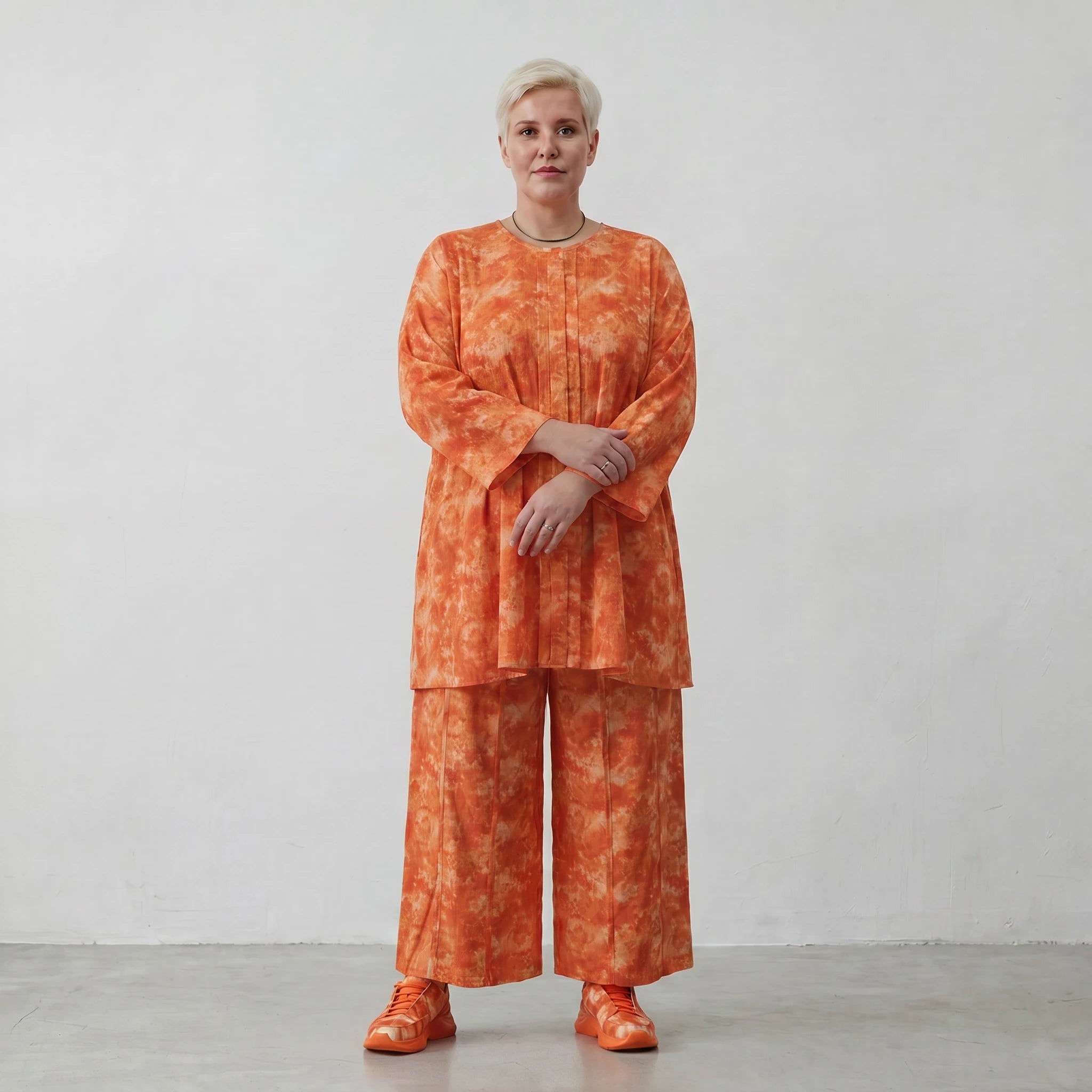 Leichtes Oversize Lagenlook Shirt aus feiner Baumwoll Popeline mit Batikmuster und Nahttaschen, Orange