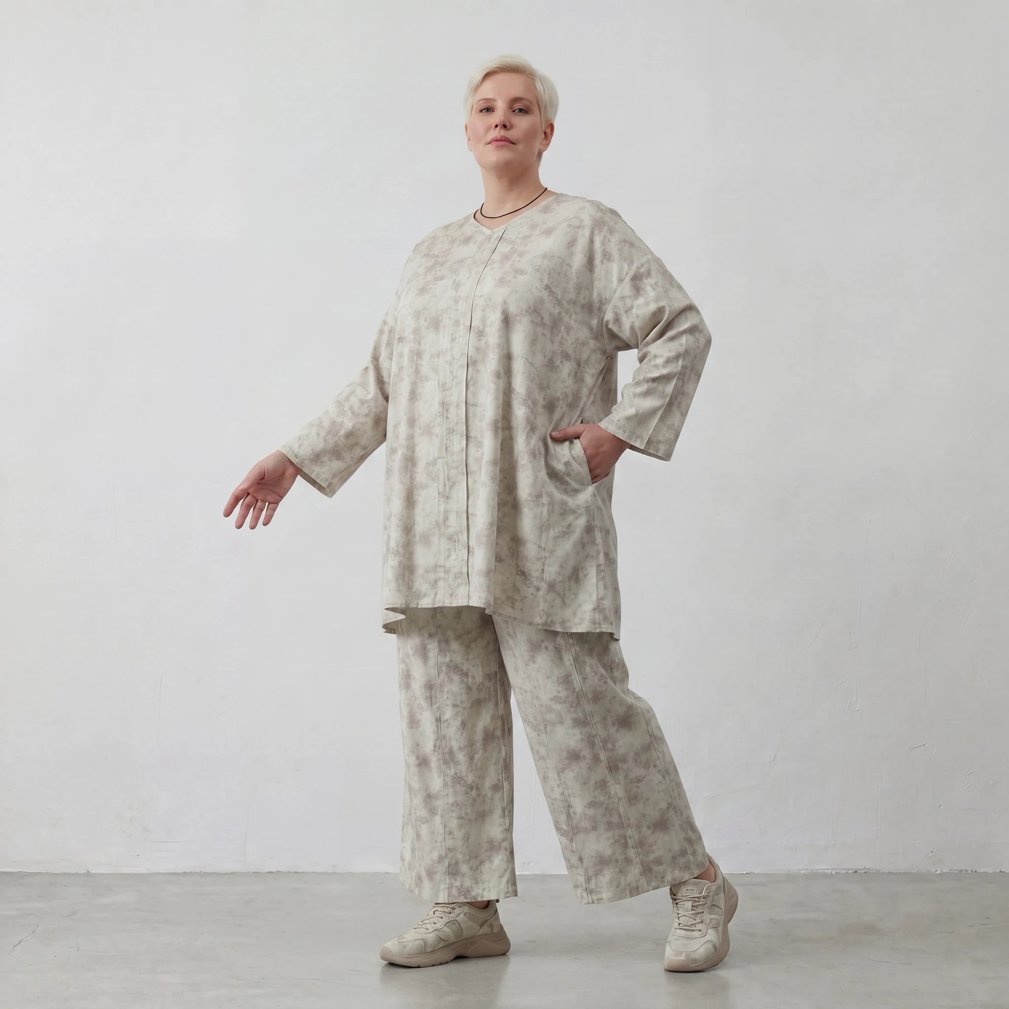 Luftig leichte Lagenlook Hose aus feiner Baumwollpopeline mit weitem Bein und Batikmuster, Sand