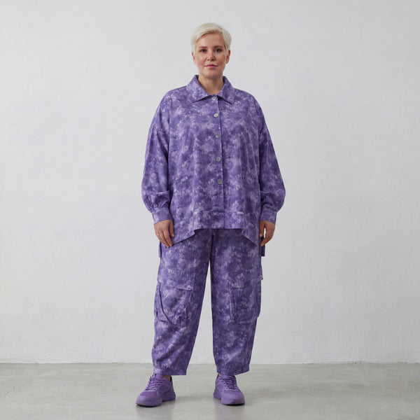 Leichte A-Form Oversize Bluse aus feiner Baumwoll-Popeline im lässigen Batik Lagenlook, Lila
