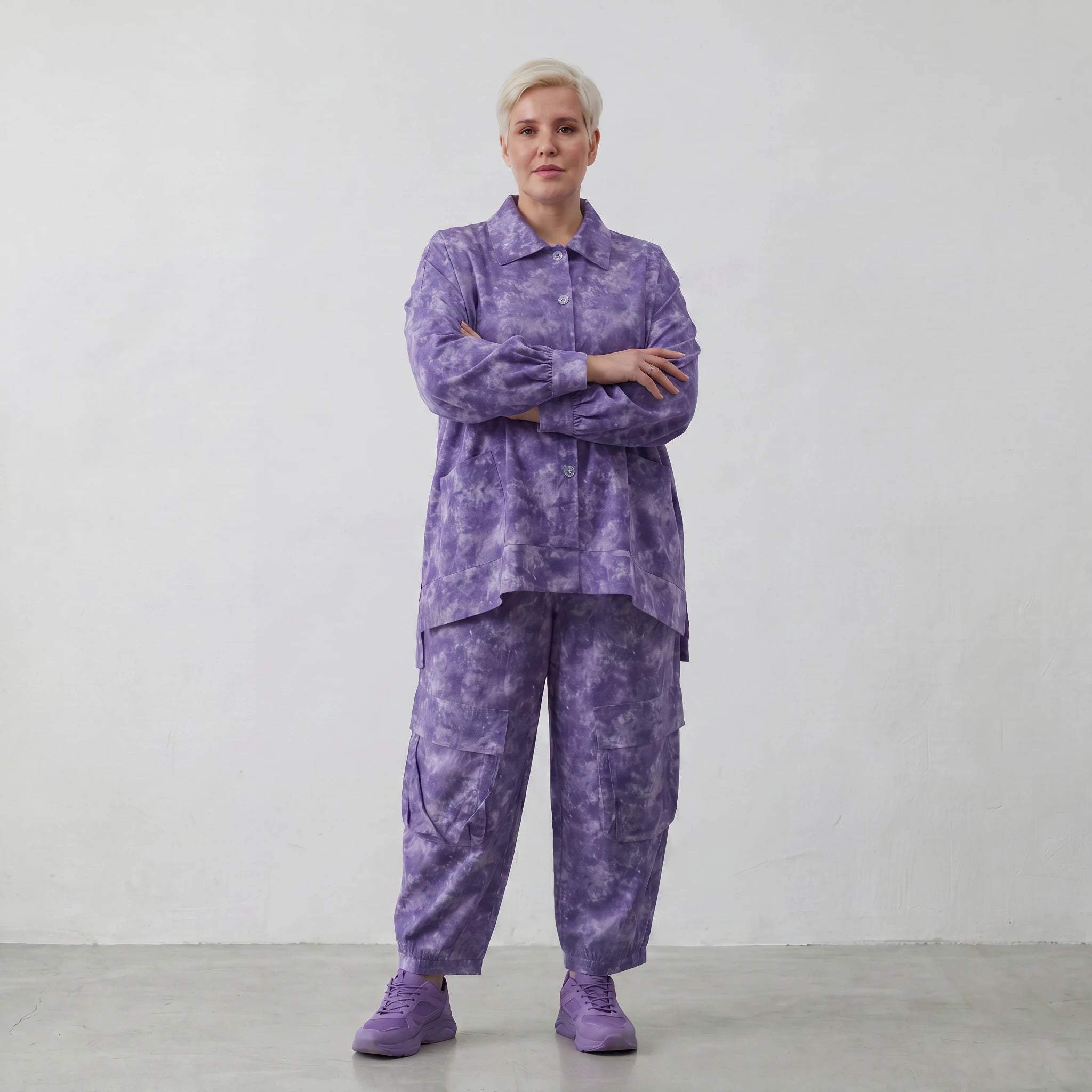 Leichte A-Form Oversize Bluse aus feiner Baumwoll-Popeline im lässigen Batik Lagenlook, Lila
