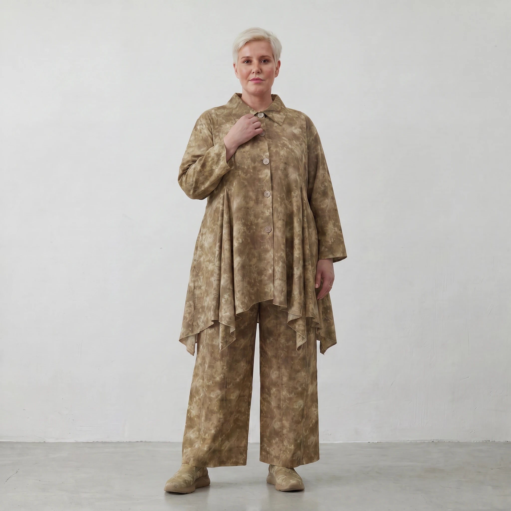 Zeitlos verspielte Bluse in Glockenform aus leichter Baumwoll-Popeline im legeren Lagenlook, Camel