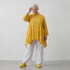 Luftige Glockenform Bluse aus reiner Baumwolle im ausgefallenen Lagenlook mit feiner Batikoptik, Gelb