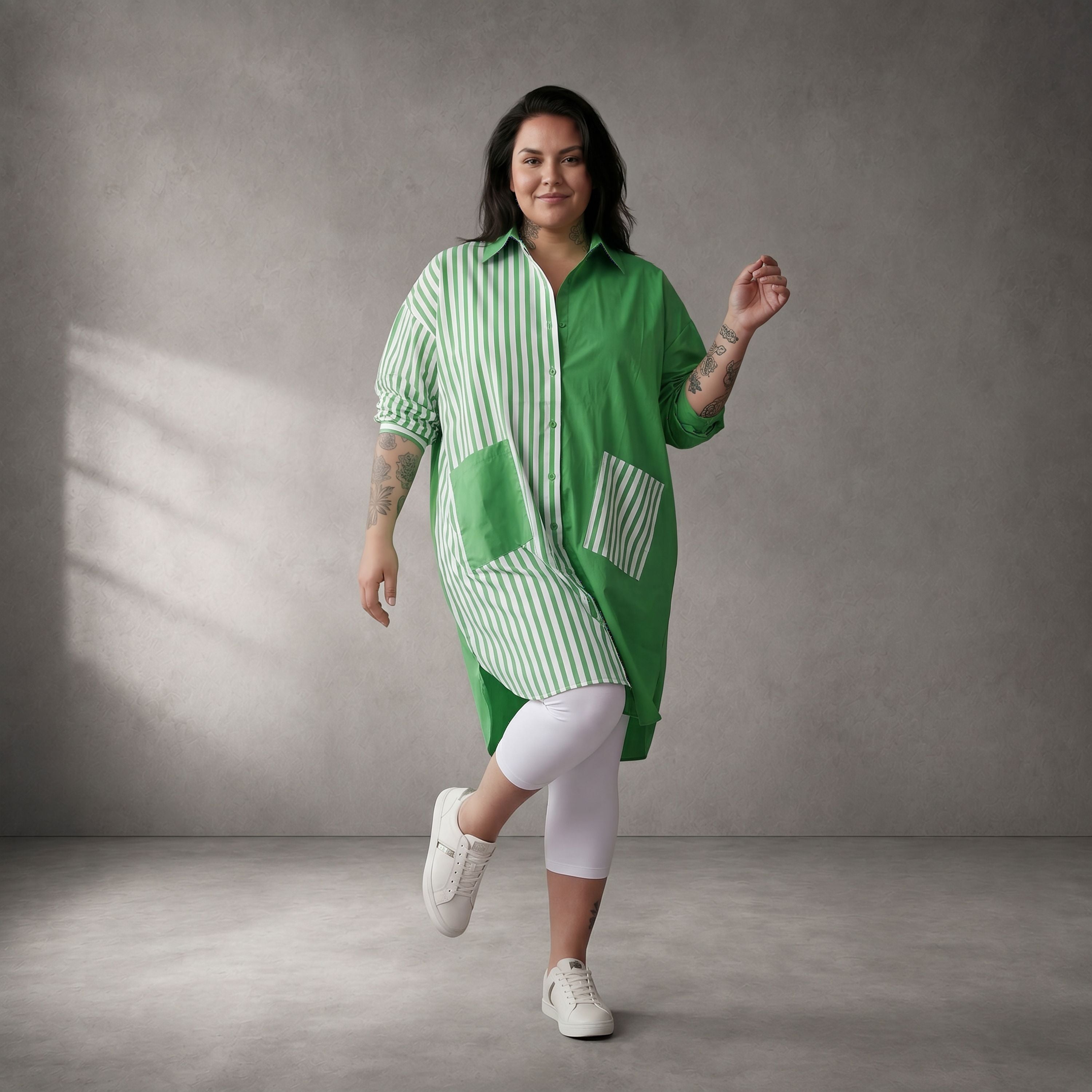 Luftige Popelinebluse im Grün/Weiß Lagenlook frisch leger zeitlos mit Hemdkragen Oversize