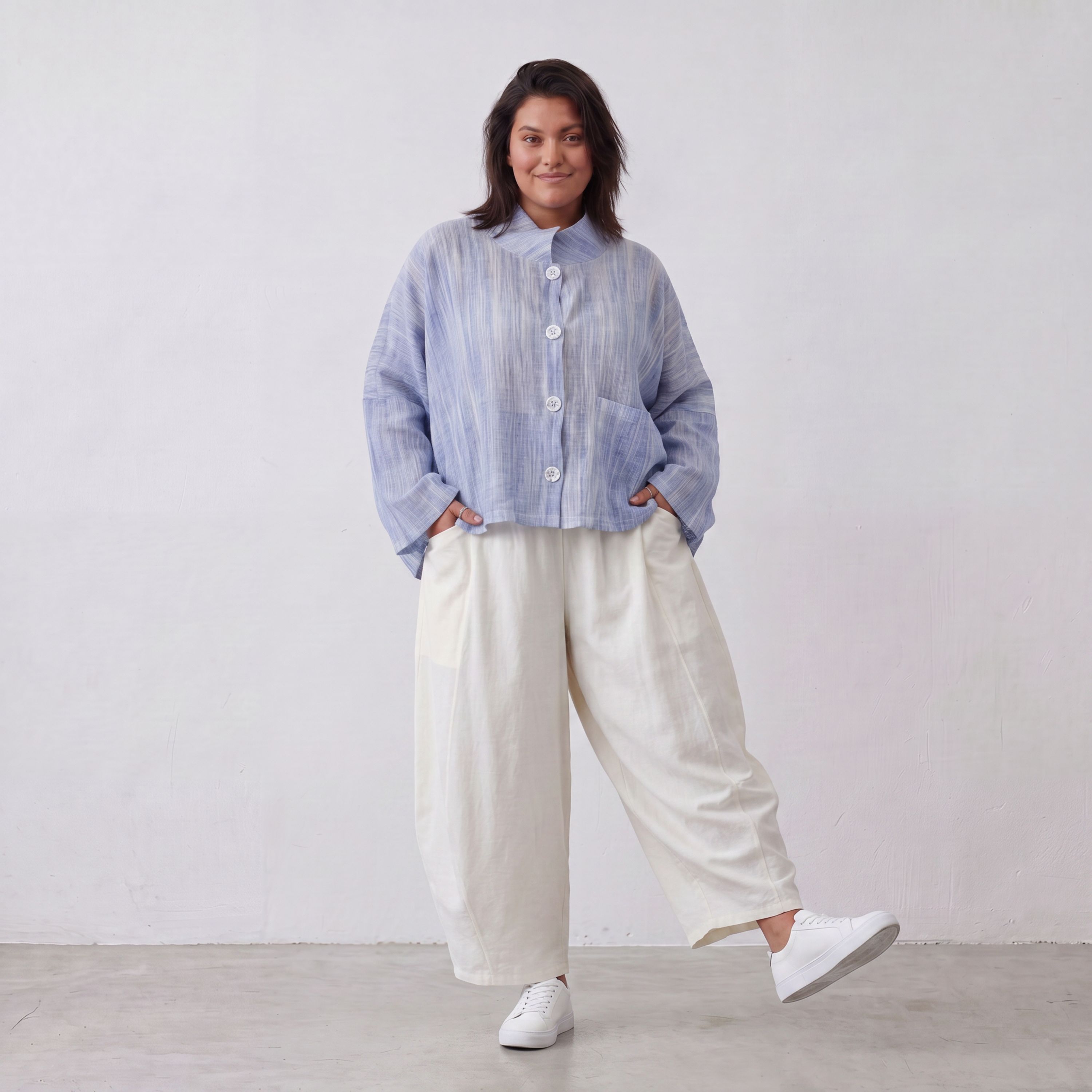 Leichte sommerliche Oversize Jacke in Jeansblau Weiß mit Crash Look für zeitlosen Lagenlook