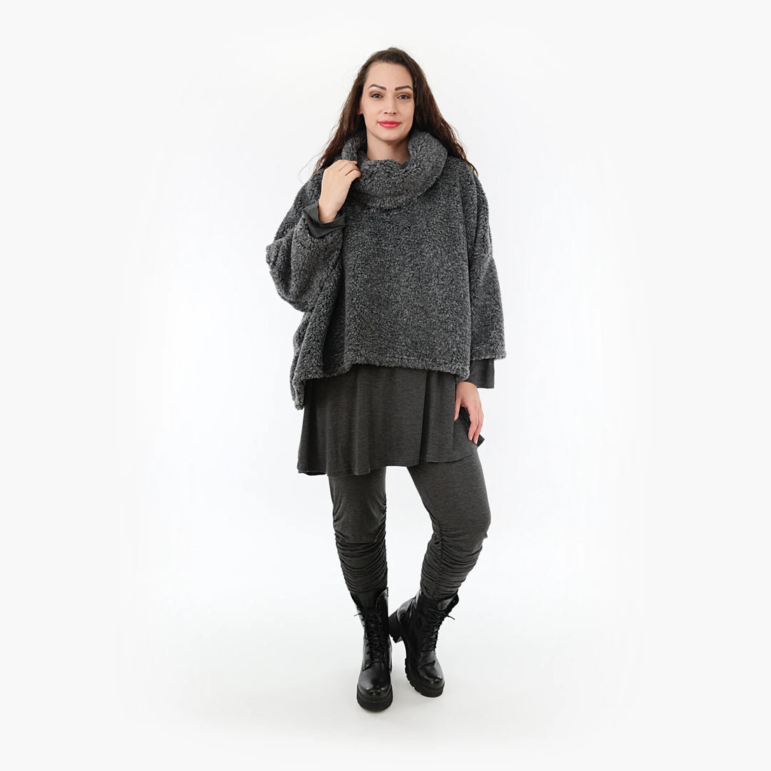  Kastiges Shirt in dunkelgrau mit Rollkragen für kühle Tage, plus size und kuschelig warm