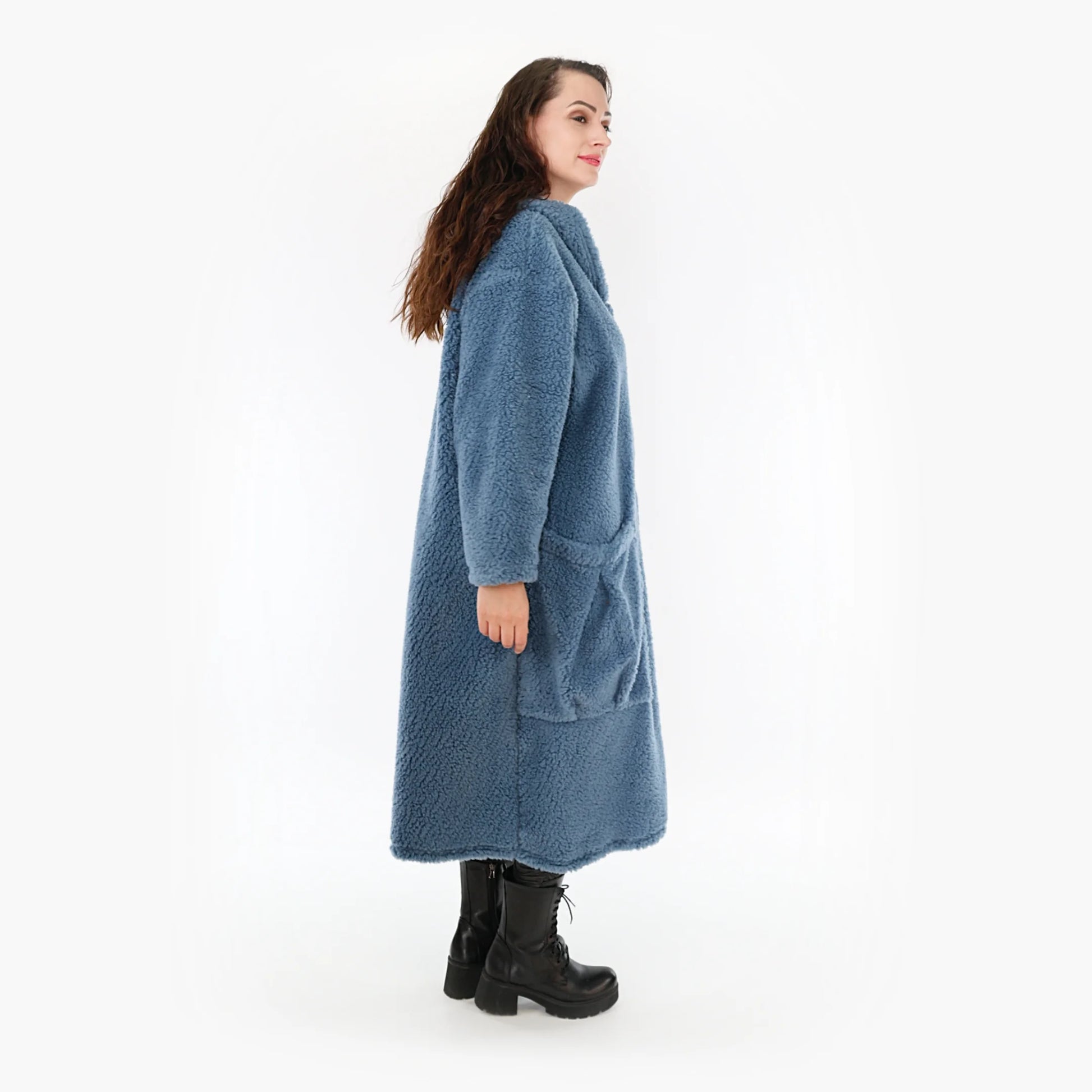  Stylischer Oversize-Mantel in zeitlosem Blau aus kuscheligem Teddy-Stoff für Herbst und Winter