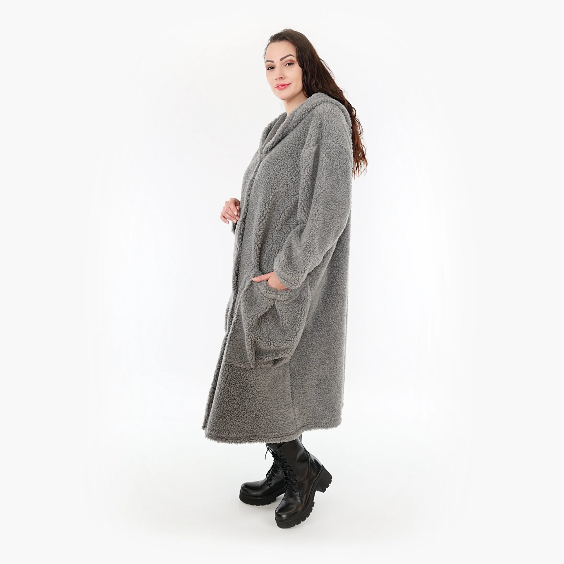  Kuscheliger grau Lagenlook-Mantel aus flauschigem Teddy-Stoff für Plus Size und lässigen Stil