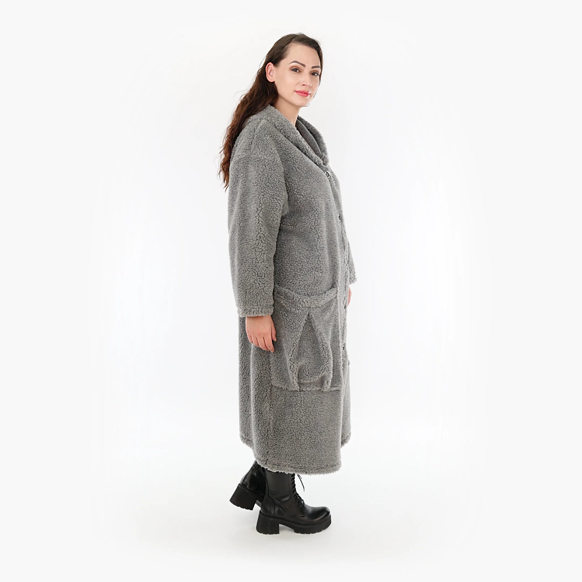  Kuscheliger grau Lagenlook-Mantel aus flauschigem Teddy-Stoff für Plus Size und lässigen Stil