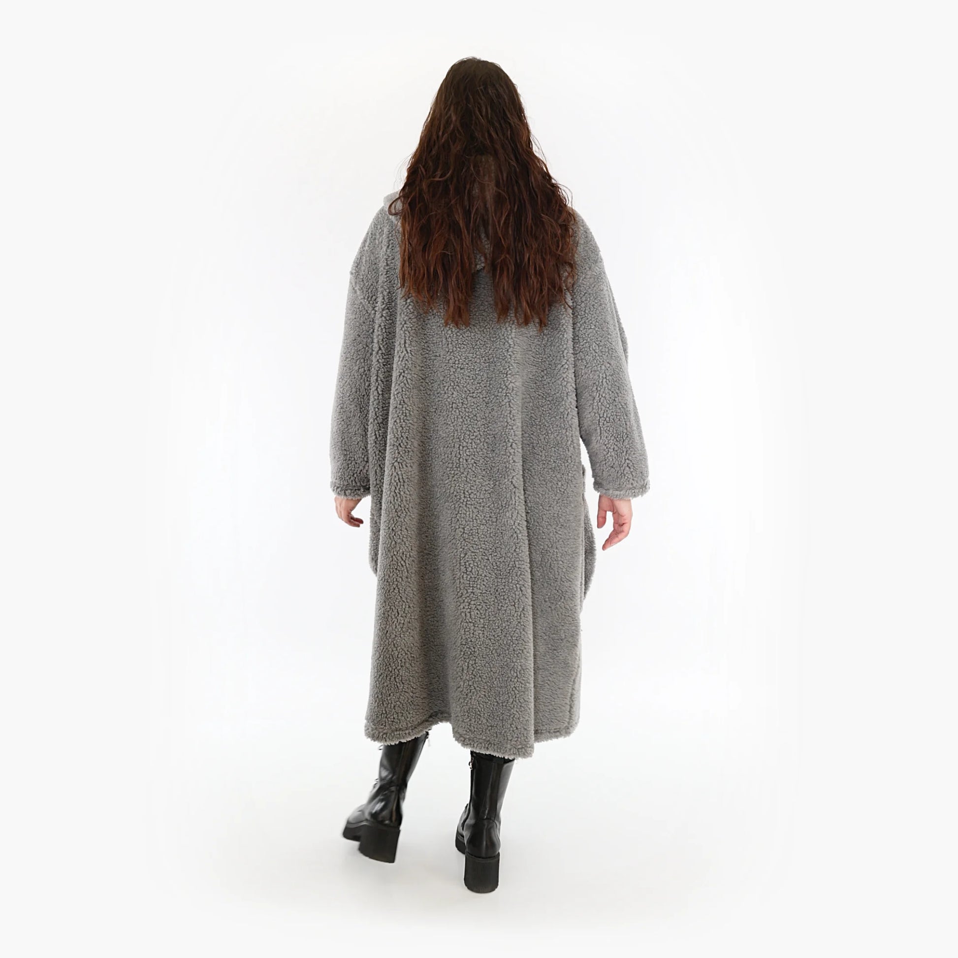  Kuscheliger grau Lagenlook-Mantel aus flauschigem Teddy-Stoff für Plus Size und lässigen Stil