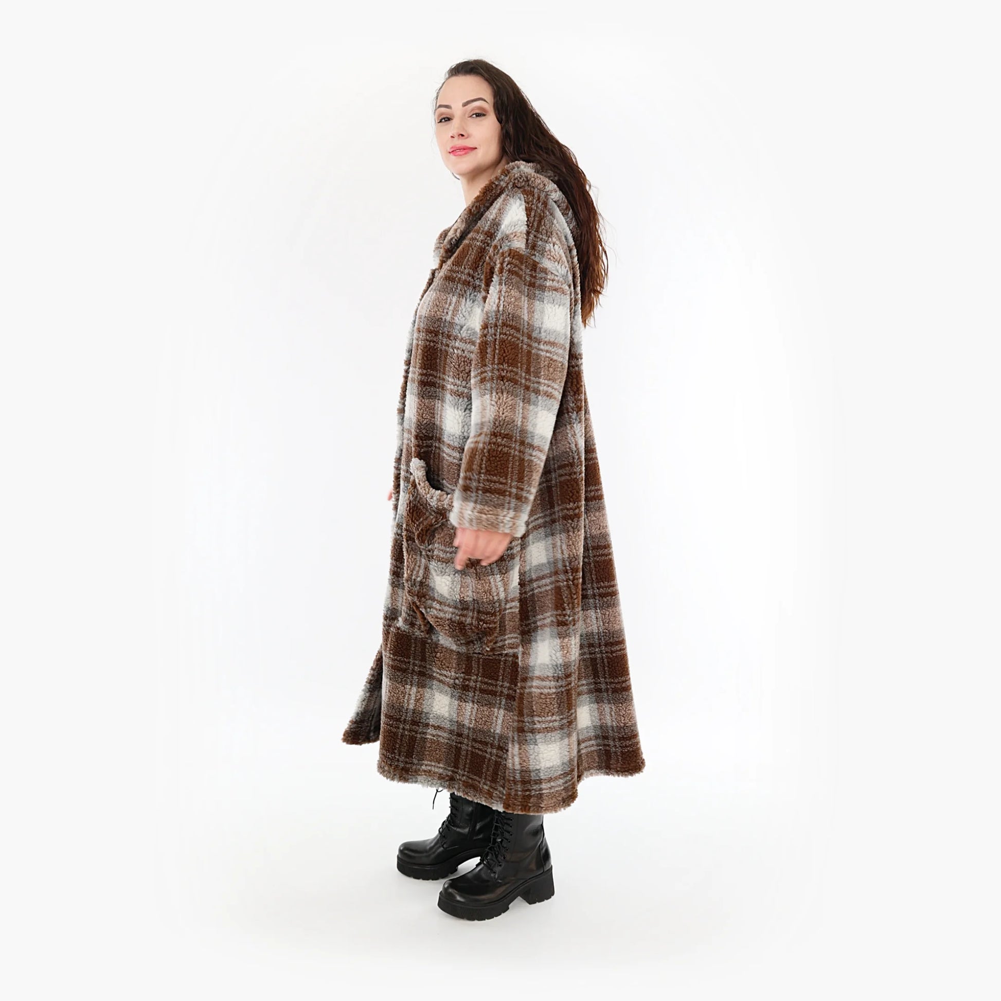  Kuscheliger Lagenlook Mantel in Braun mit Teddy-Materialmix für Plus Size in Oversized Schnitt