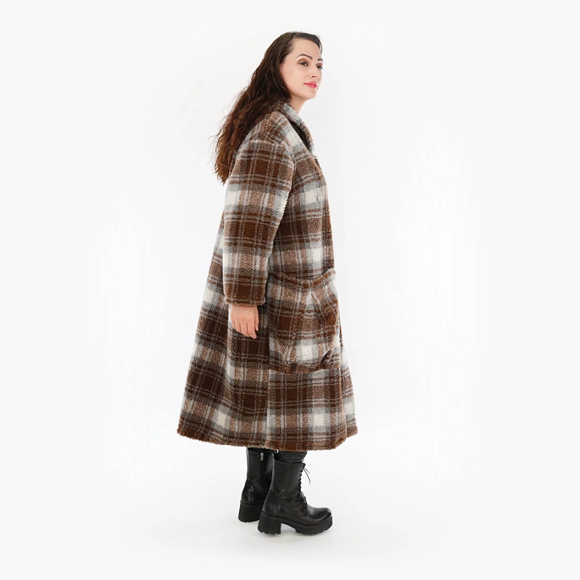  Kuscheliger Lagenlook Mantel in Braun mit Teddy-Materialmix für Plus Size in Oversized Schnitt