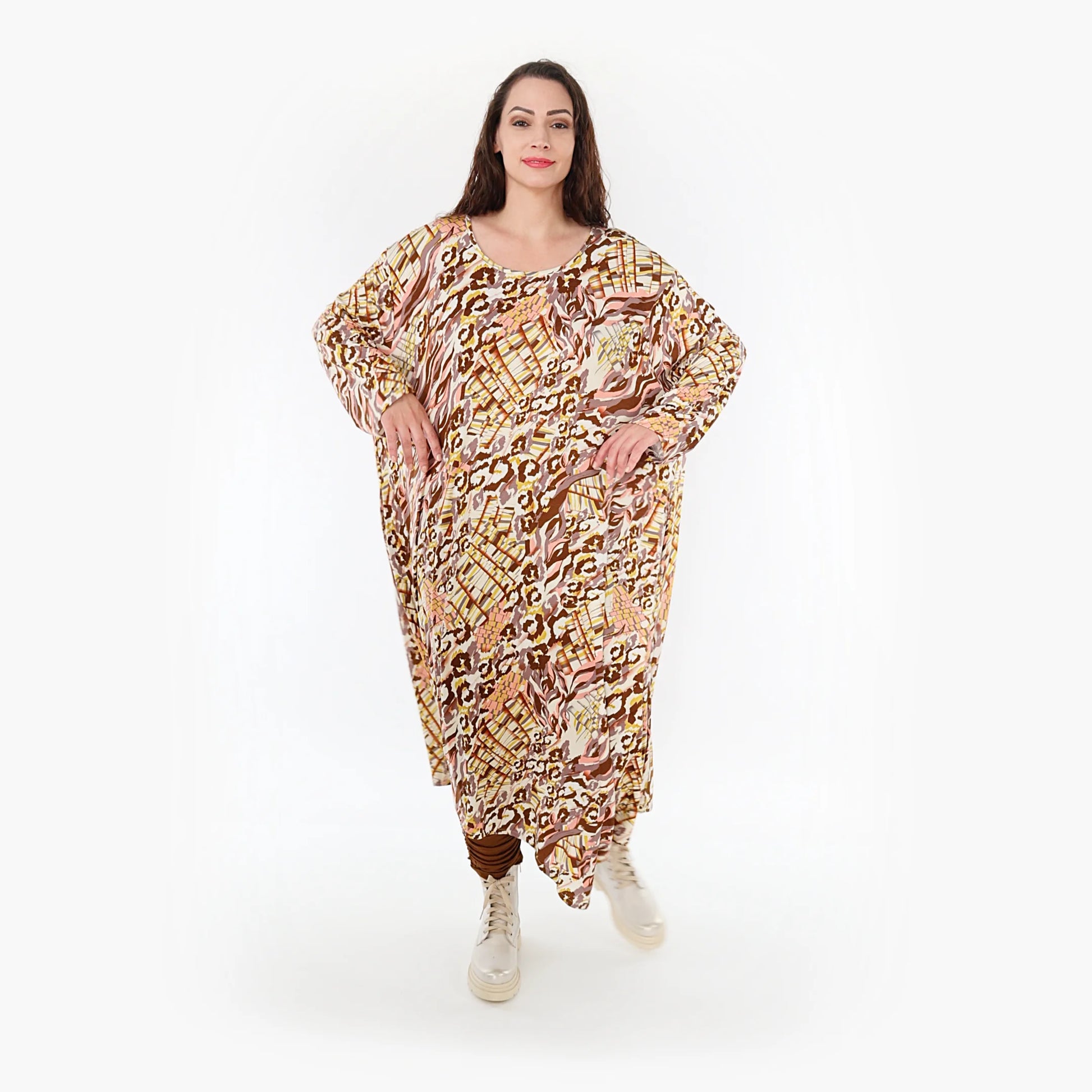  Lässiges Ballonkleid in Cognac mit coolem Muster für einen entspannten Plus Size Look