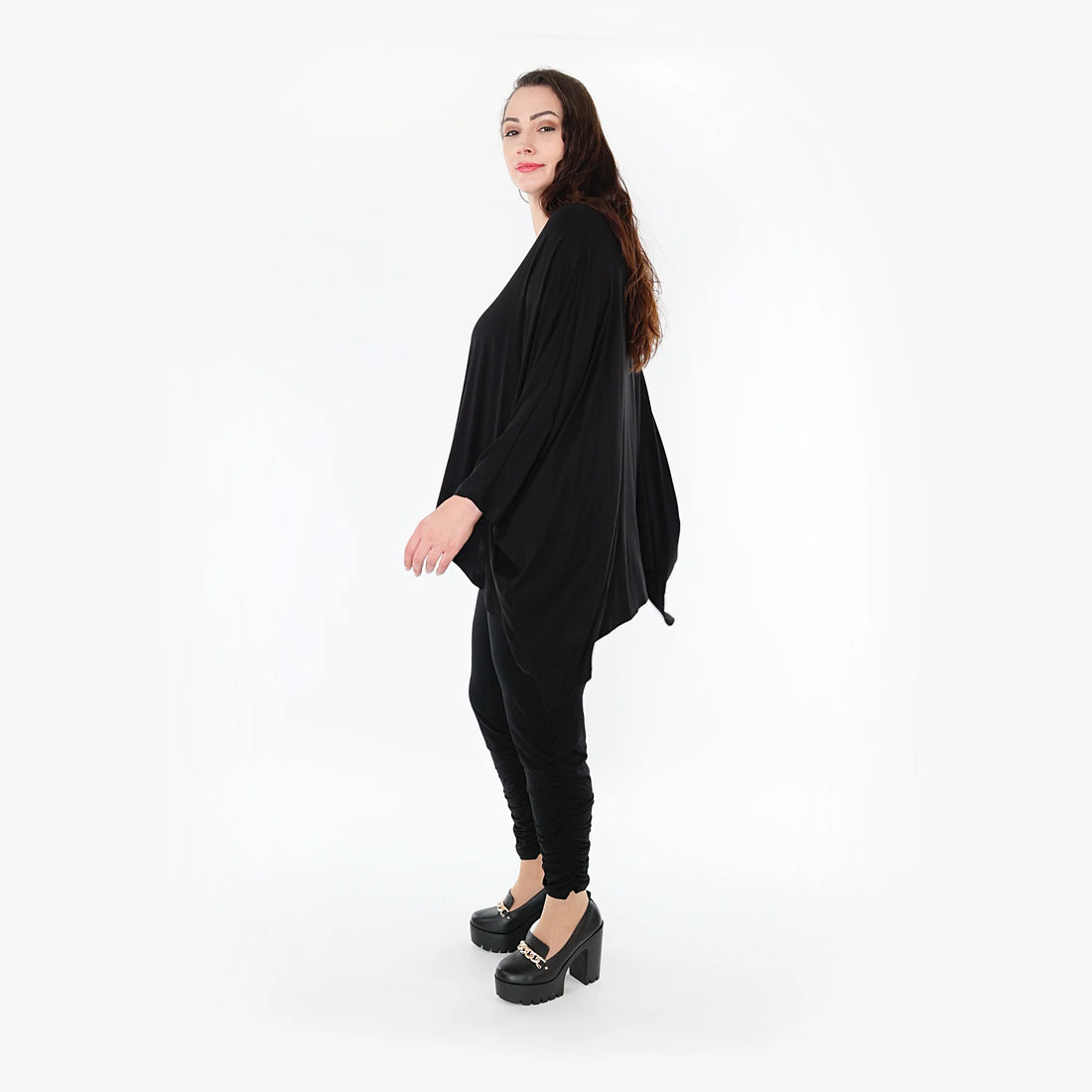  Lässiges Bambus-Shirt in Schwarz mit kastigem Schnitt und 7/8-Ärmeln für entspannten Look