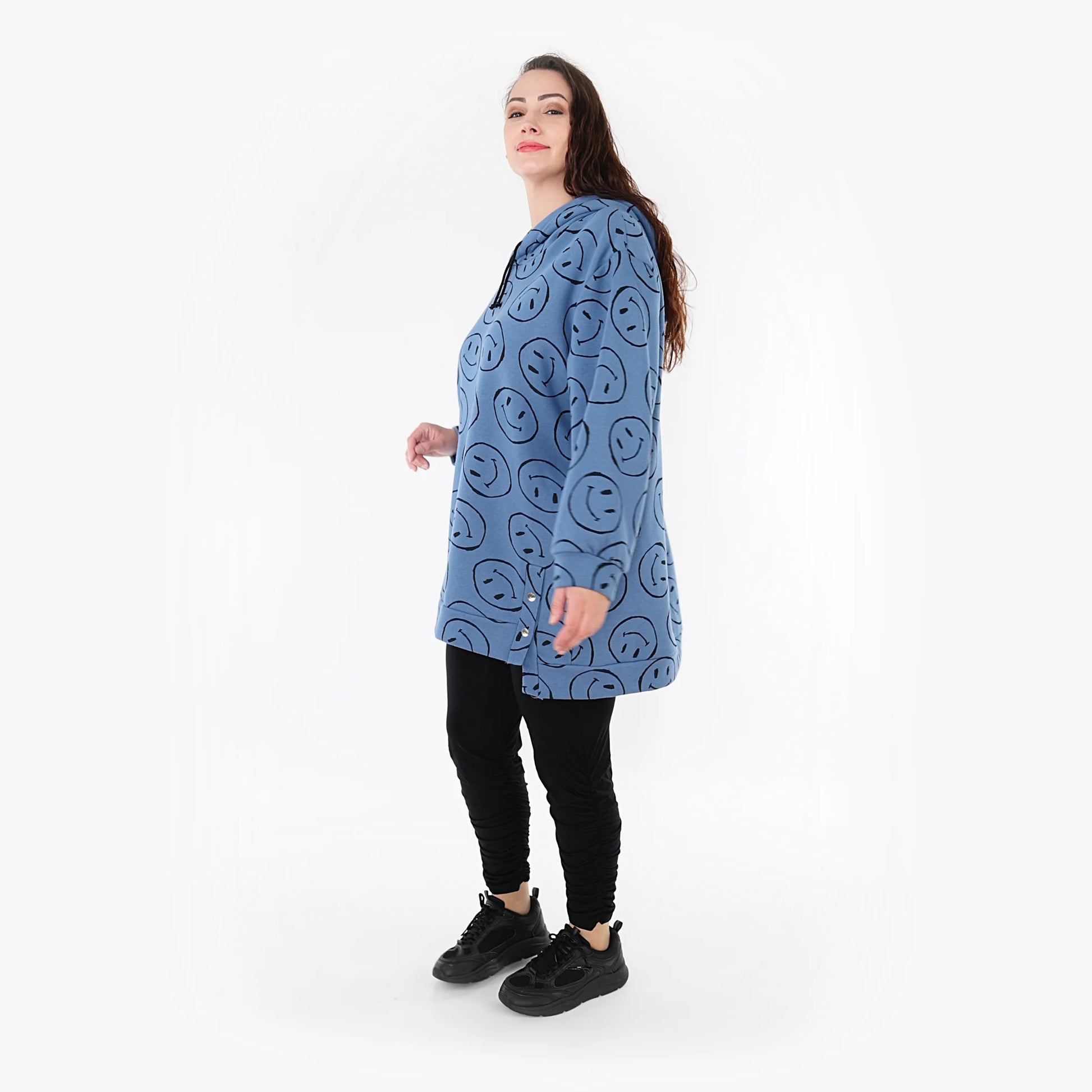  Lässiges Oversize-Shirt in Jeansblau-Schwarz aus hochwertigem Baumwoll-Fleece mit Kapuze und Knöpfen