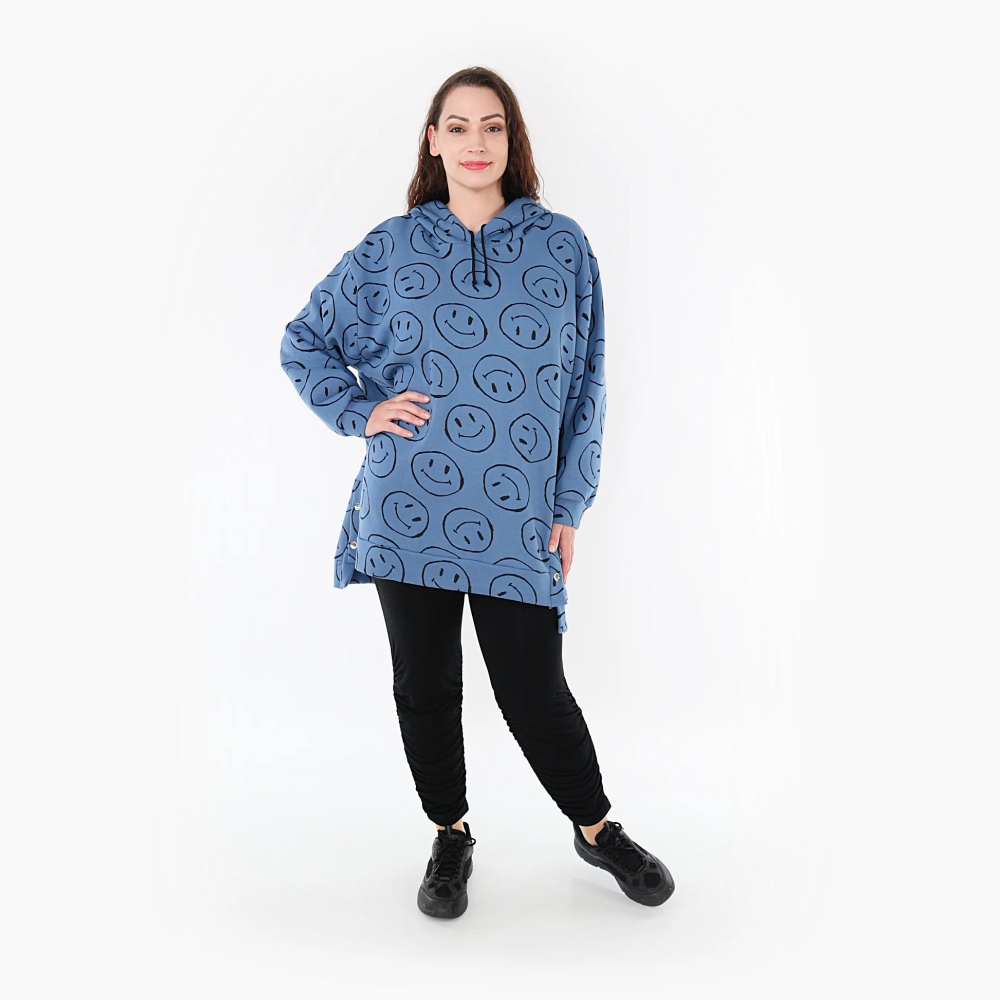  Lässiges Oversize-Shirt in Jeansblau-Schwarz aus hochwertigem Baumwoll-Fleece mit Kapuze und Knöpfen