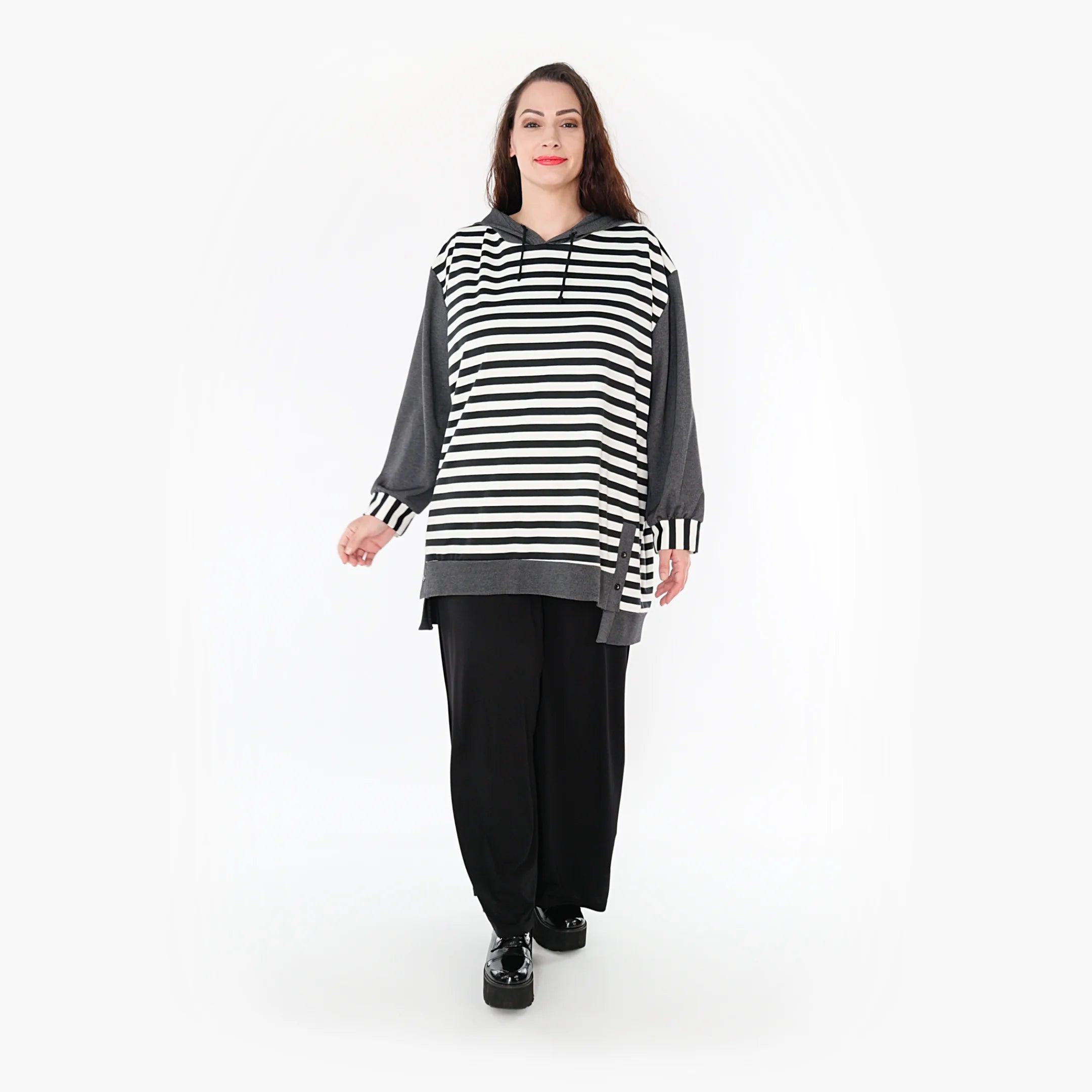  AKH Fashion Bigshirt in gerader Form, aus Viskose, 1366.06988, Grau-Weiß, Schick, Modern