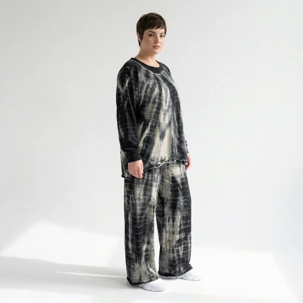Tie-Dye Oversize Zweiteiler aus French Terry von B-One – Komfort trifft Avantgarde | Modeare