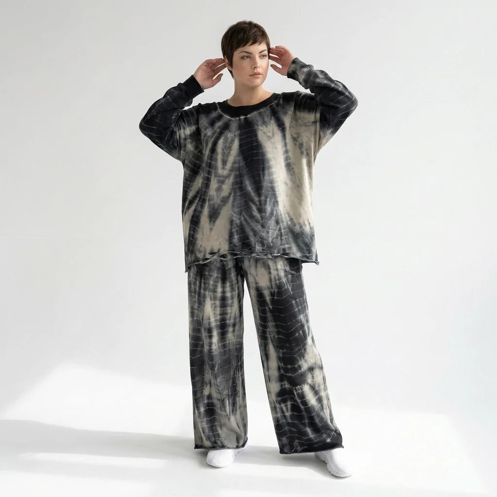 Tie-Dye Oversize Zweiteiler aus French Terry von B-One – Komfort trifft Avantgarde | Modeare