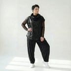2-teiliges Oversize-Set aus Mesh-Shirt & Slinky-Weste – Caraclan Design bei Modeare | Avantgarde, leicht, Übergang