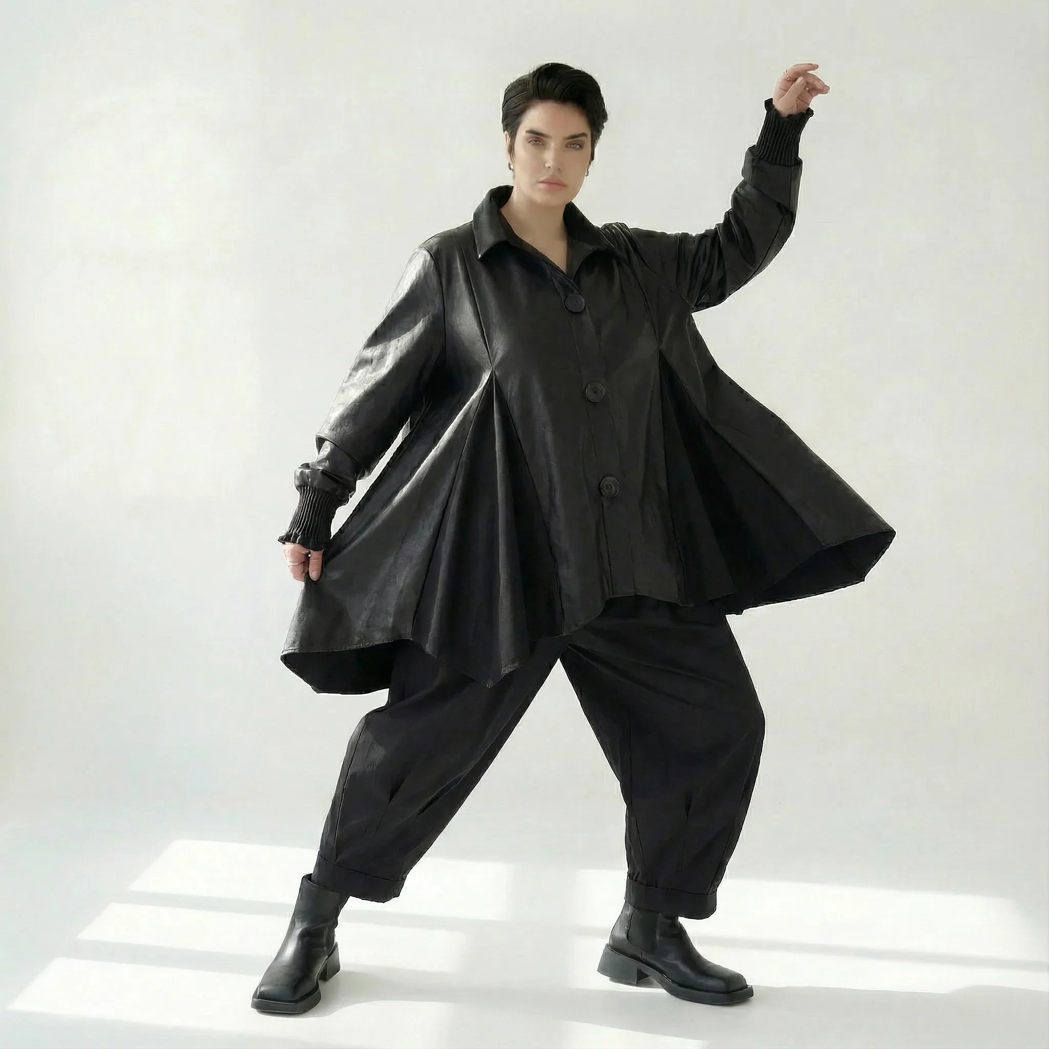 Oversize-Jacke aus Lederimitat in Schwarz für den Übergang – Caraclan Statement-Style bei Modeare
