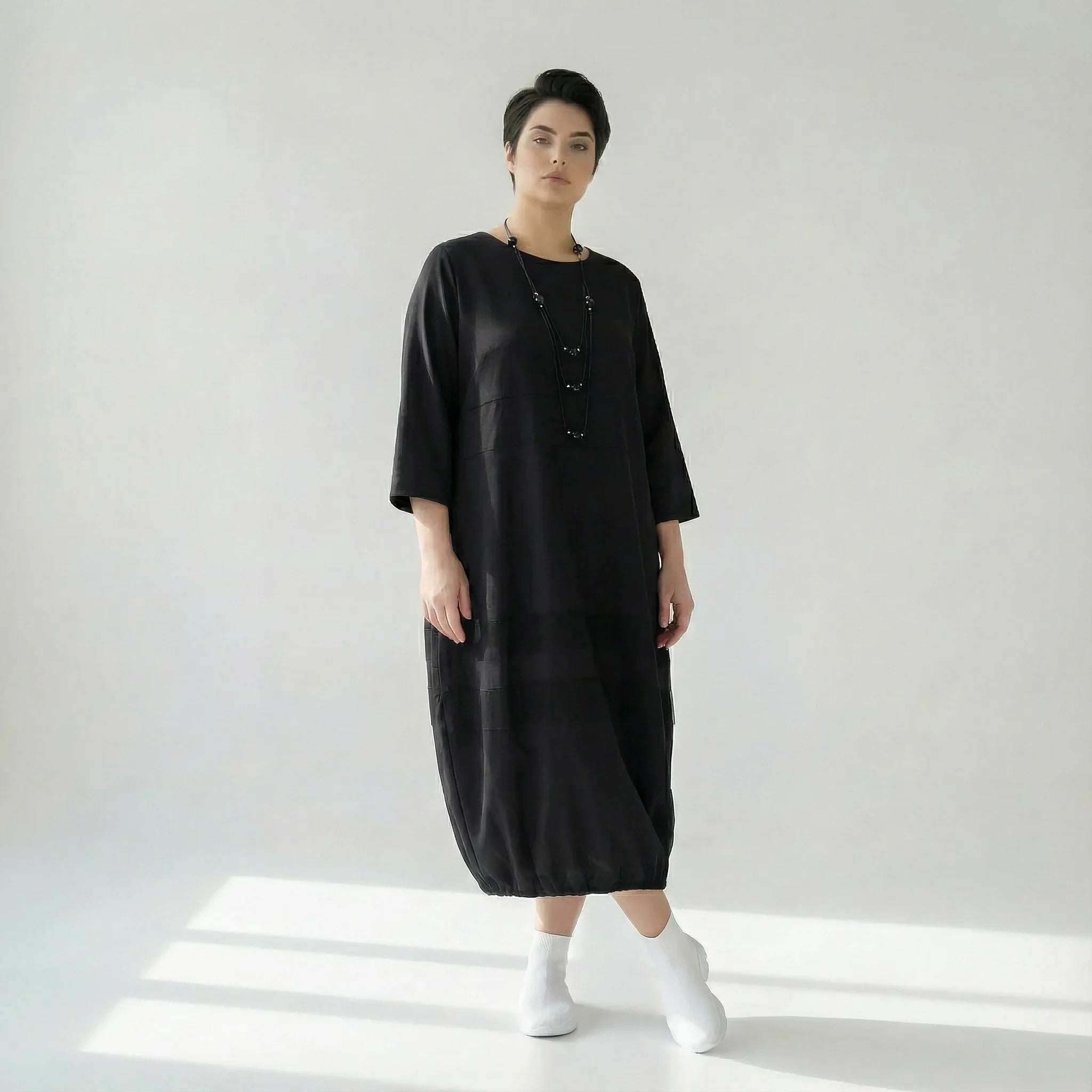 Oversize Kleid von LUANI aus Popeline mit Kette – Avantgarde-Style in Schwarz bei Modeare entdecken