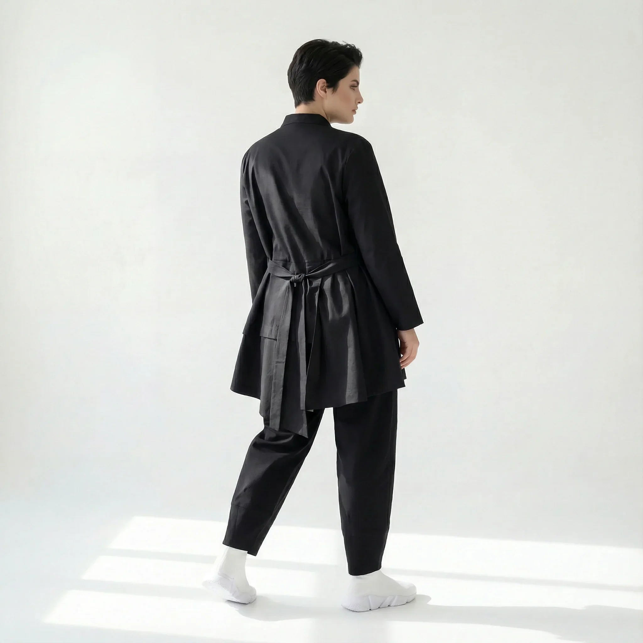 iZAR Avantgarde Damen Set aus Popeline – Bluse, Weste & Hose in Schwarz | Modeare Oversize Kurator-Look für Übergang