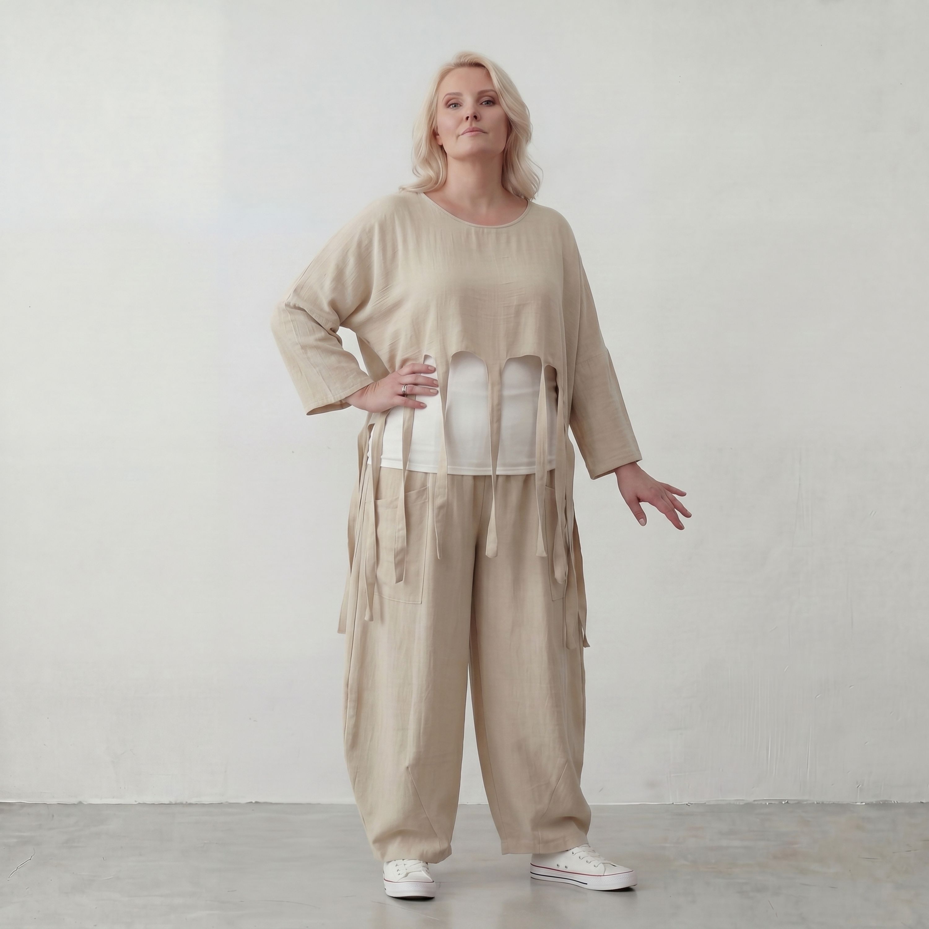 Beige Leinenlook Überwurf im legeren Oversize Lagenlook mit feiner Crashstruktur zeitlos