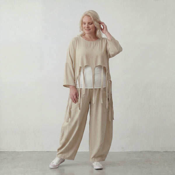 Beige Leinenlook Überwurf im legeren Oversize Lagenlook mit feiner Crashstruktur zeitlos