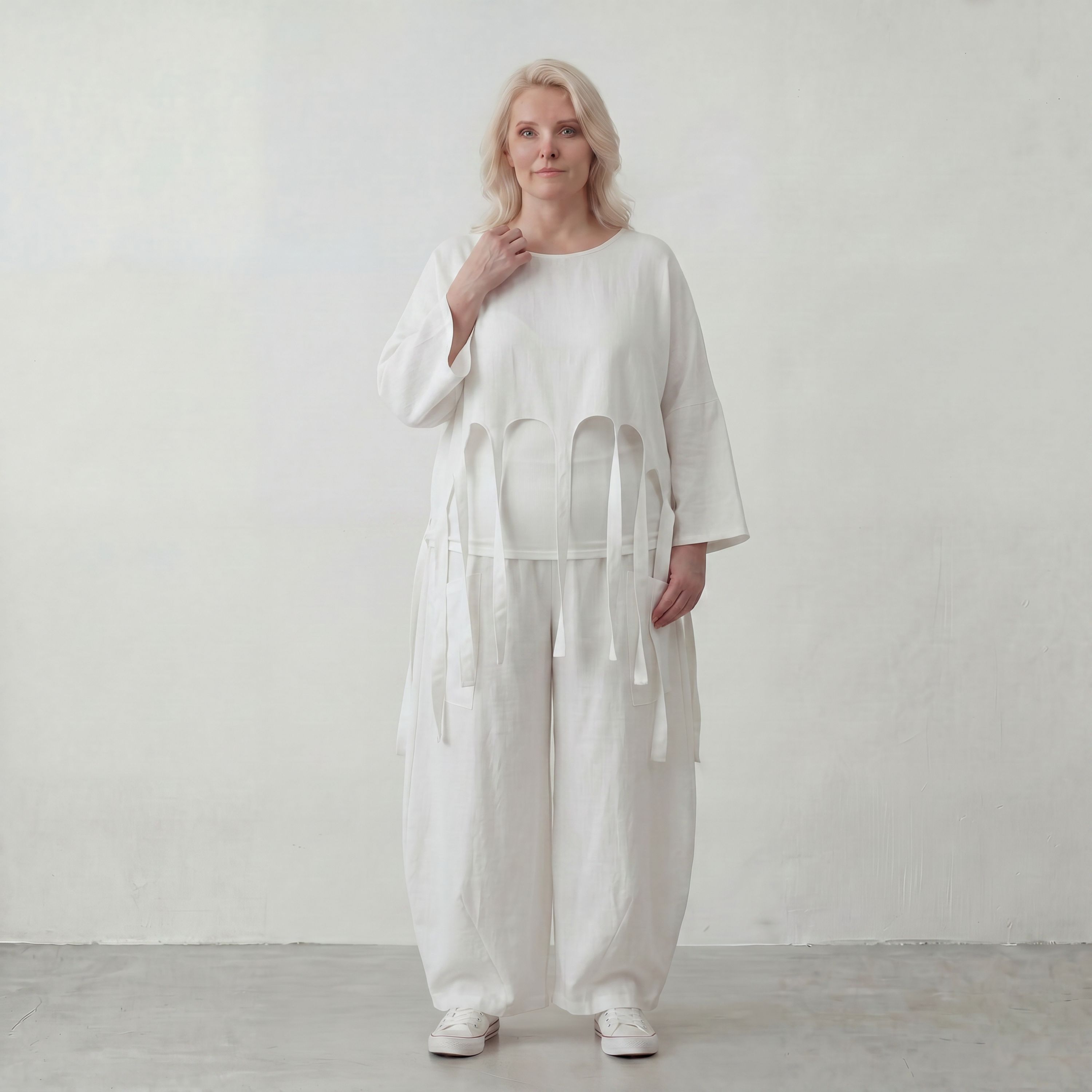 Weißer Oversize Überwurf im Lagenlook leger zeitlos luftig mit Fransen Crashoptik leicht