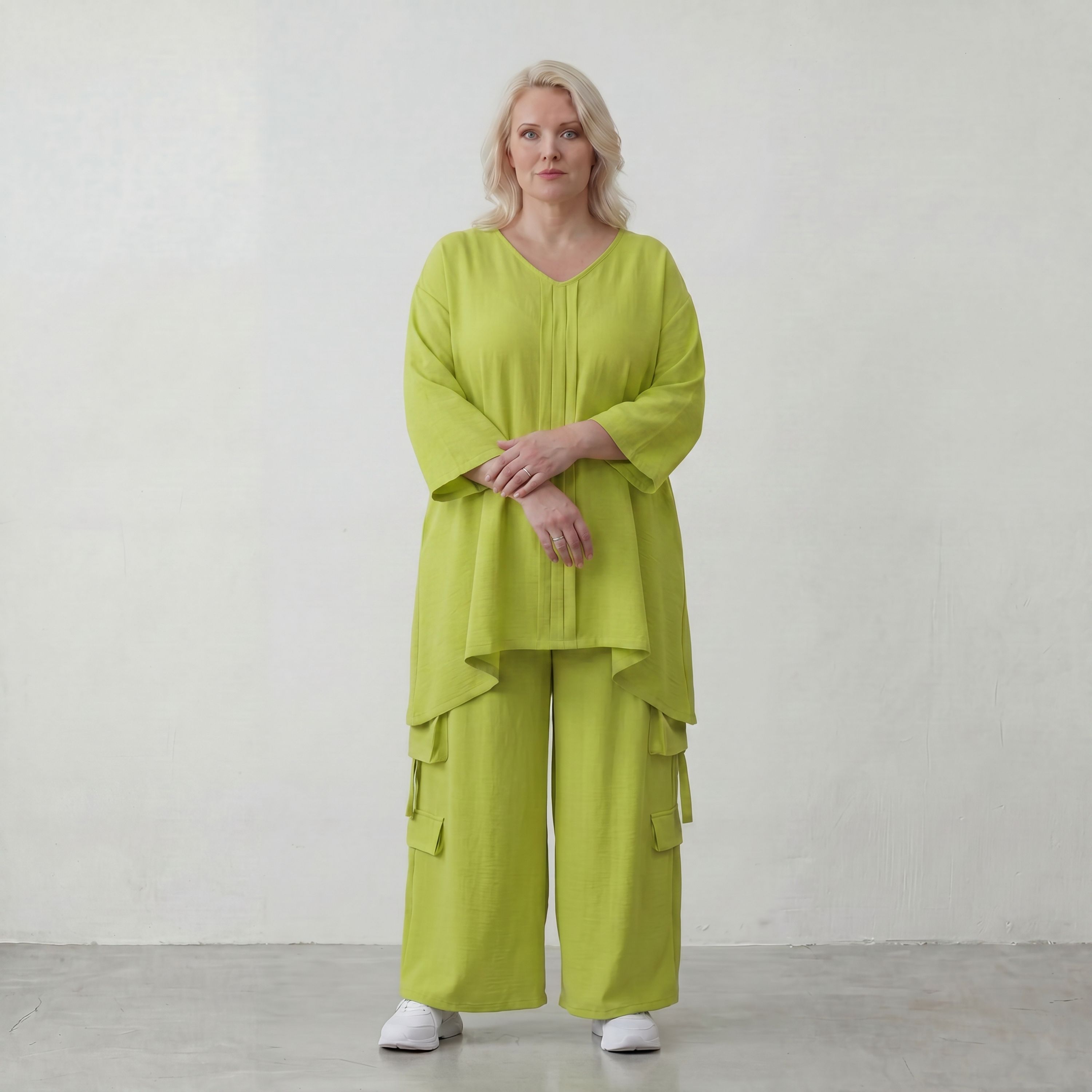Apfelgrün fliessend Oversize Shirt in Leinenoptik mit A Linie leger zeitlos Vformdetail
