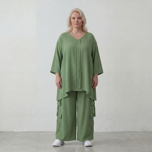 Khaki Leinenlook Shirt im legeren locker Oversize Lagenlook mit Biesen und V Ausschnitt