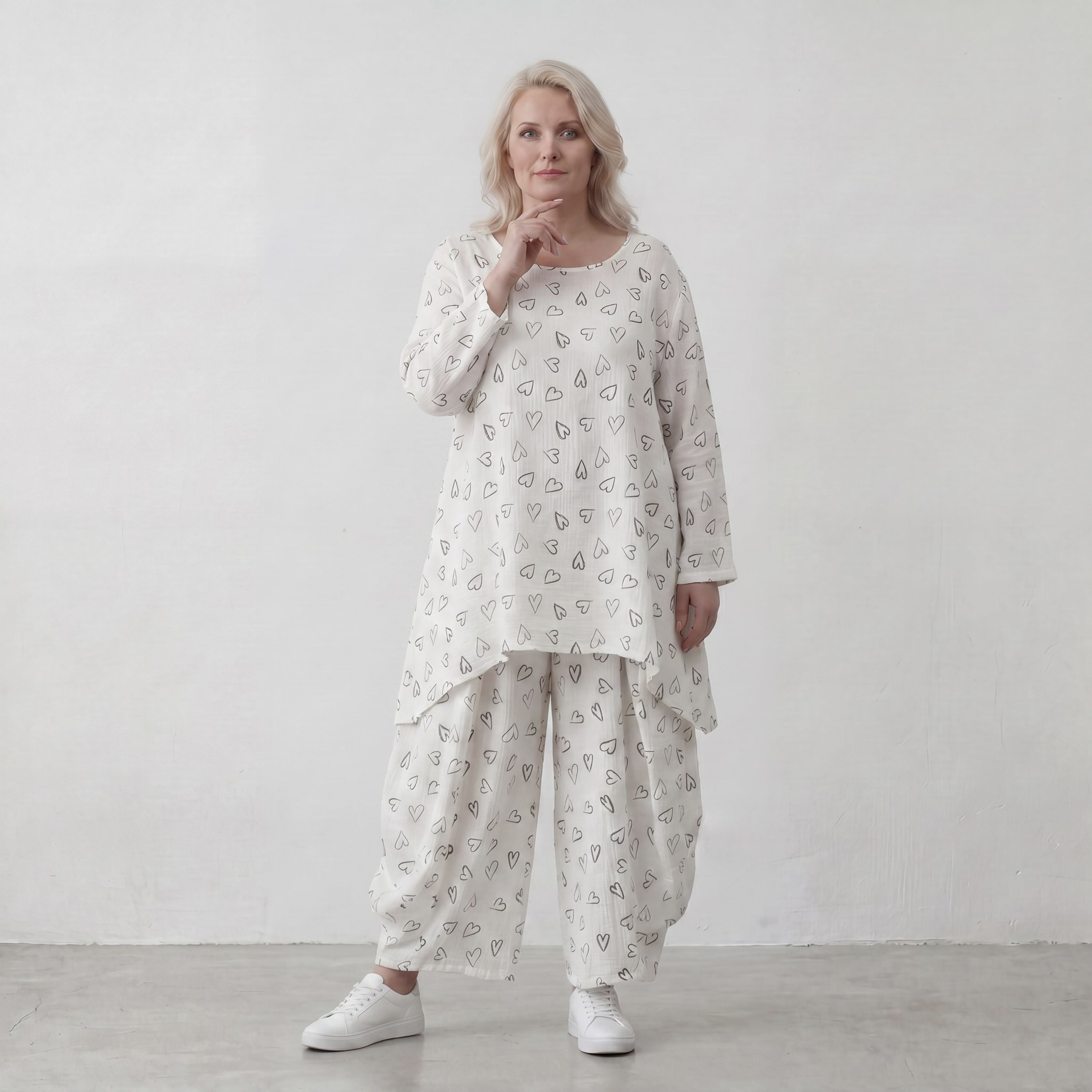 Mousseline Shirt in Weiß und Schwarz mit femininer A-Linie 3/4-Arm und Rundhalsausschnitt