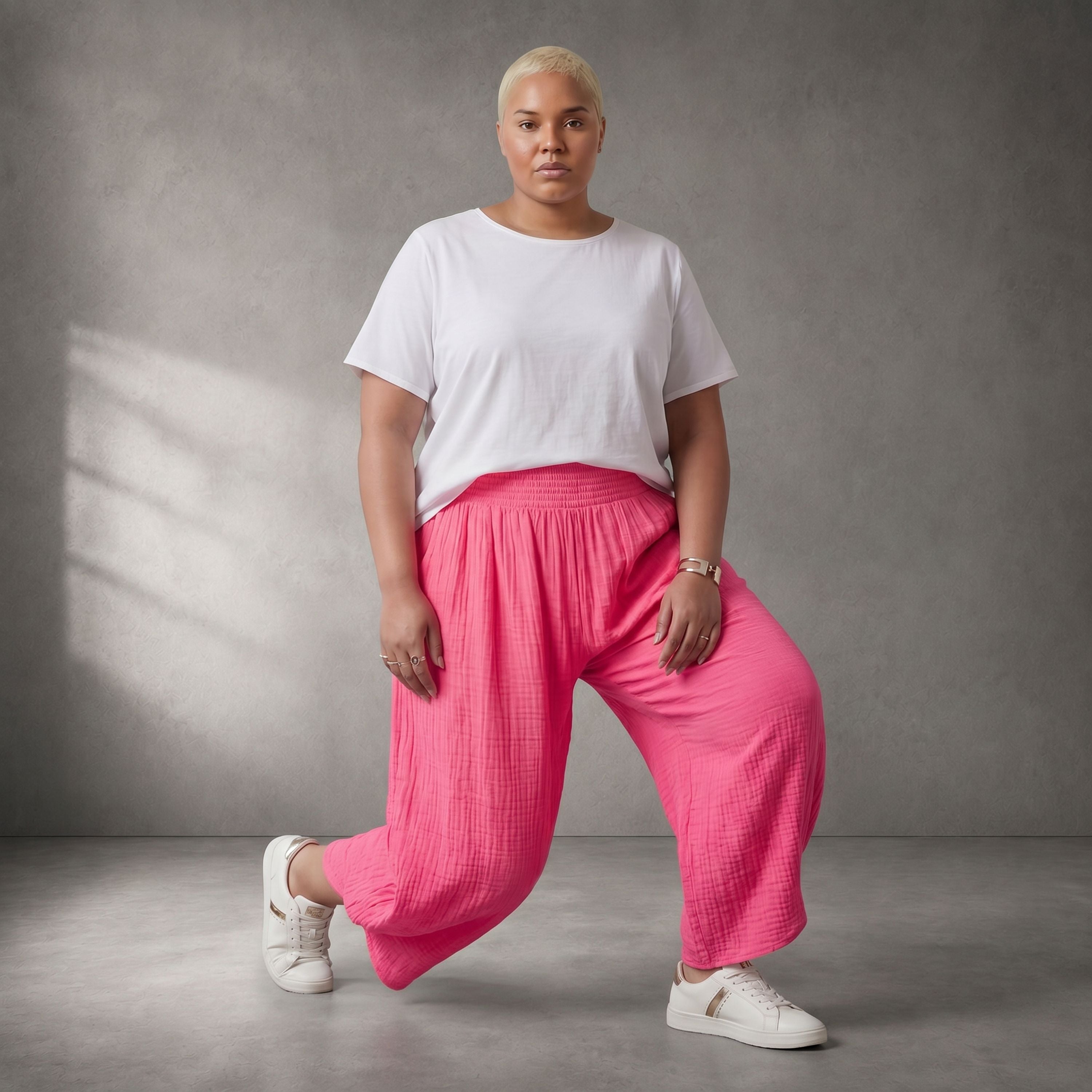 Luftige Ballonhose in strahlendem Pink für einen leichten femininen Sommerlook aus Italien