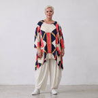 Fließendes Jersey Shirt in Marine und Rot mit zipfeligem Saum und seitlichen Schlitzen