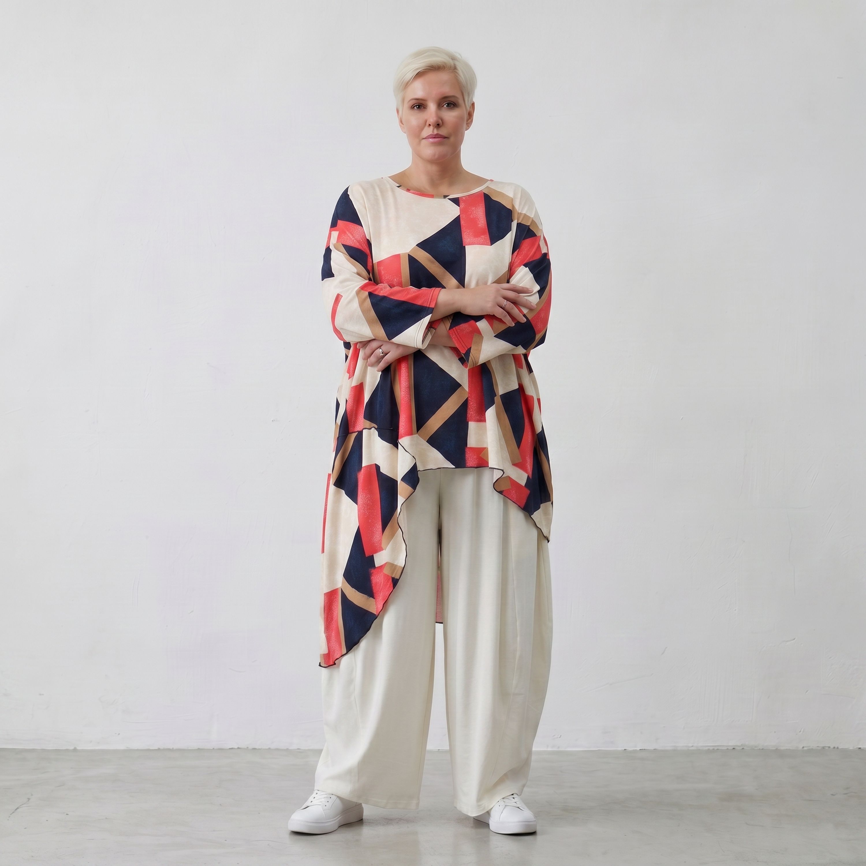 Fließendes Kurzarm Shirt mit asymmetrischem Schnitt in Marine und Rot aus Viskose Jersey