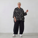 Jacke in Schwarzweiss mit Grafikmuster aus Popeline gerundetem Schnitt und Dreiviertelarm