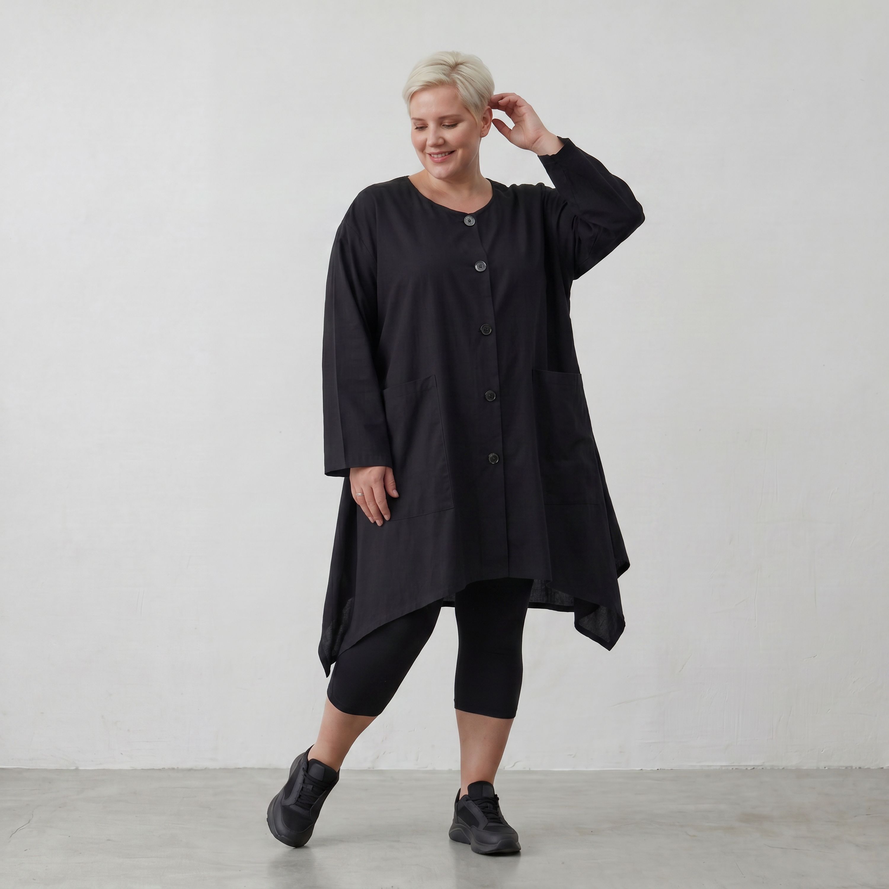 Zeitlose Schwarz Baumwollbluse im legeren Lagenlook mit Oversize A Linie und Taschen fein
