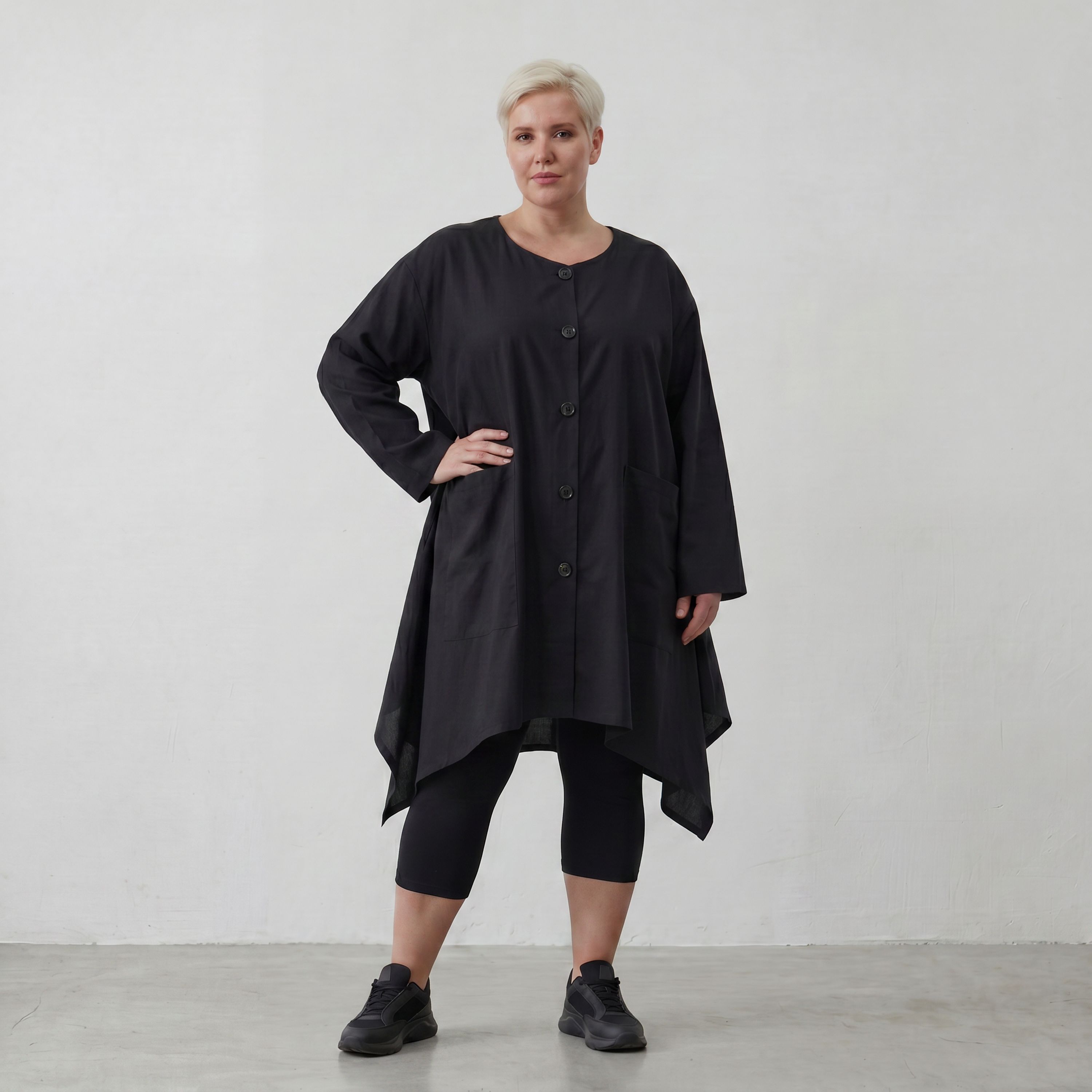 Zeitlose Schwarz Baumwollbluse im legeren Lagenlook mit Oversize A Linie und Taschen fein