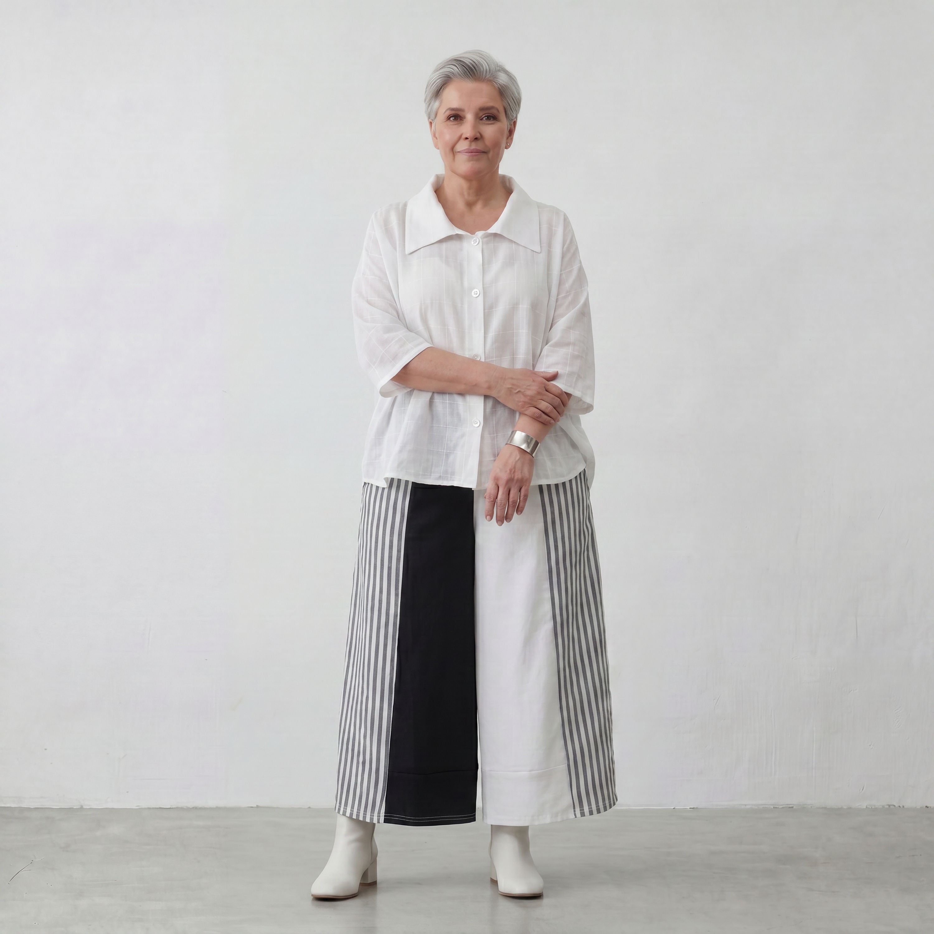 Zeitlos weisse Baumwollbluse im legeren Oversize Lagenlook mit modernen luftigem Schnitt
