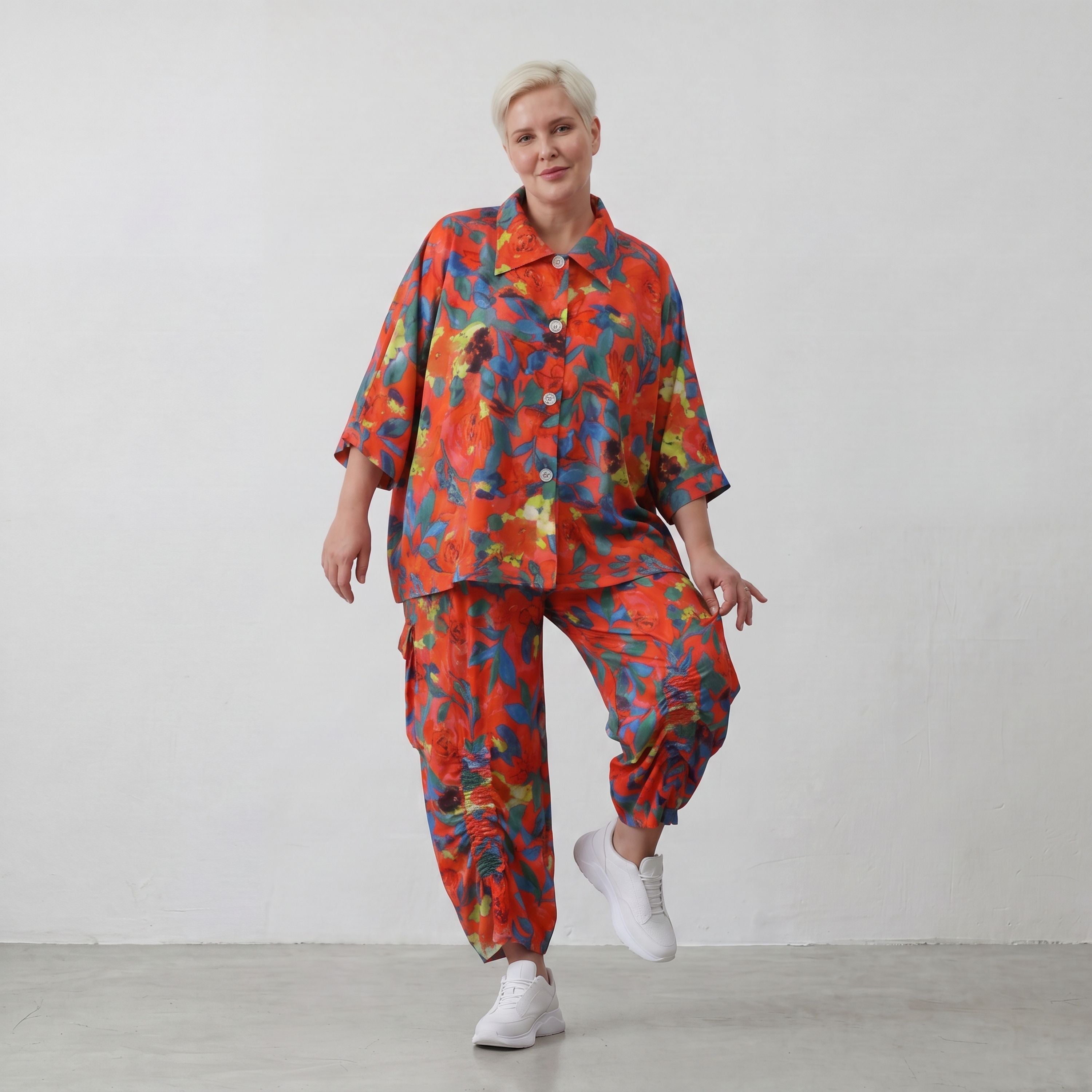 Leichte Ballonhose in Mohnrot mit elastischem Bund und Raffung für den lässigen Sommerlook