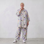 Leichte Sommerhose in zartem Weiß mit Lila und Grün für einen geraden lässigen Sommerlook