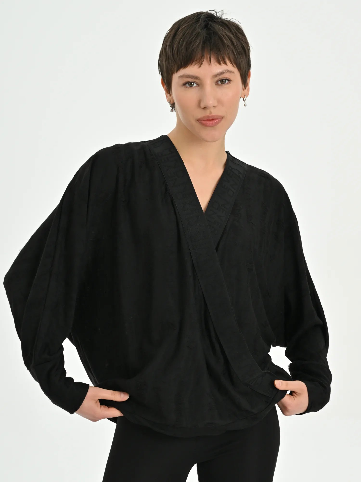  Les Mios Bluse in gerundeter Form, aus Baumwolle, 7039, Schwarz, Schick, Modern, Bequem