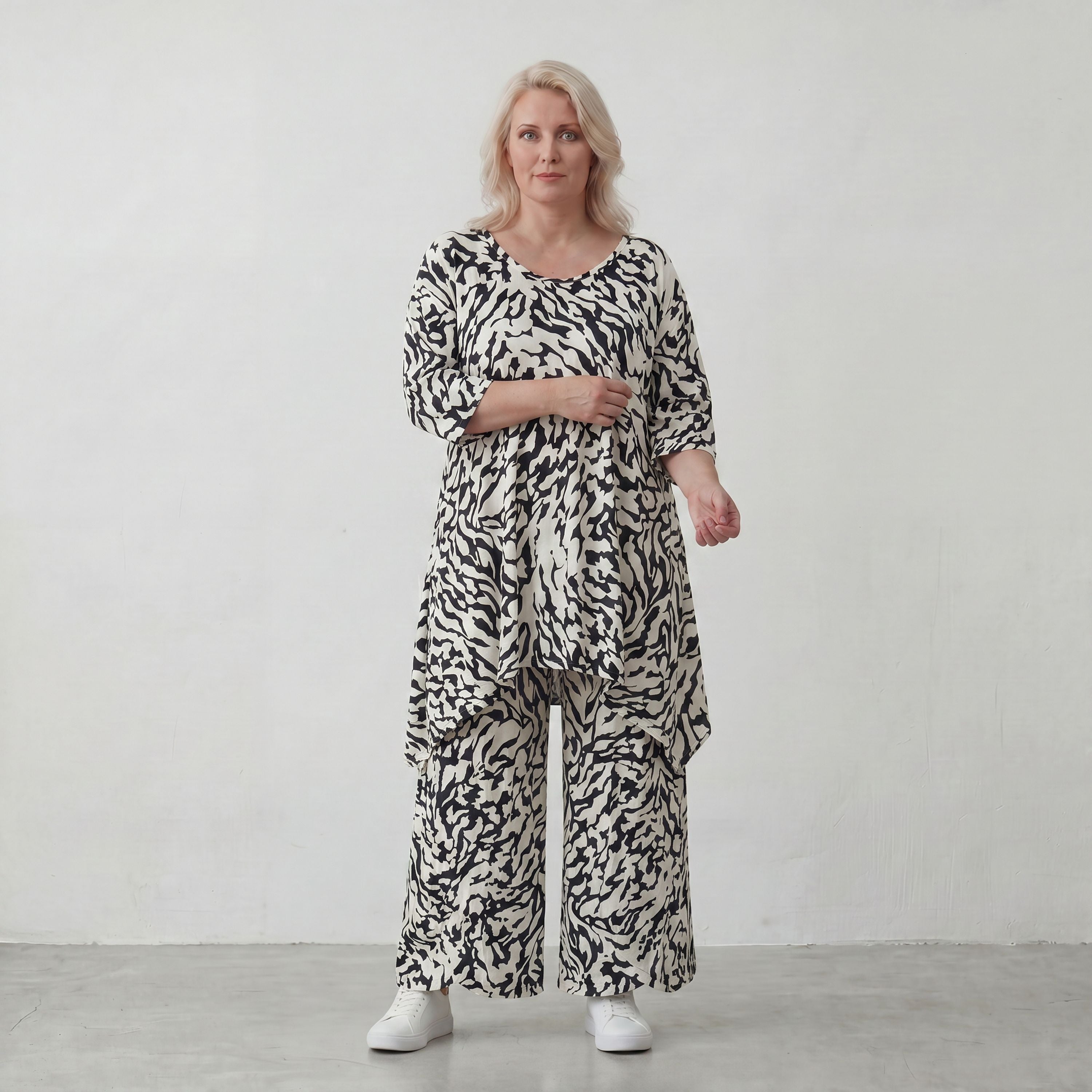 Zeitloses Viskoseshirt in Weiß/Schwarz leger Oversize A-Linie Lagenlook leicht fliessend